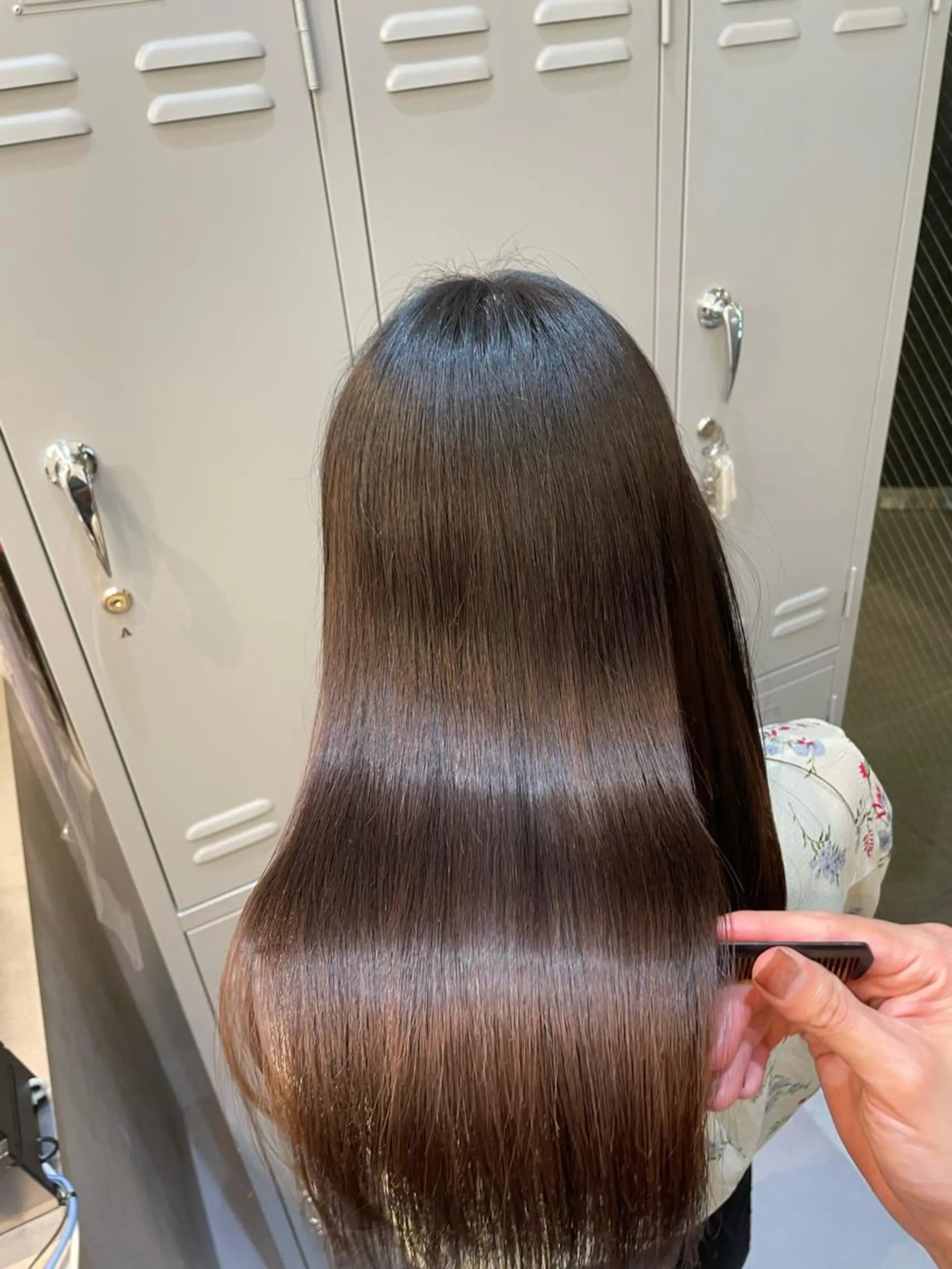 セミロング パーマ カット 縮毛矯正 髪質改善× 白髪ぼかし溝江のヘアスタイル