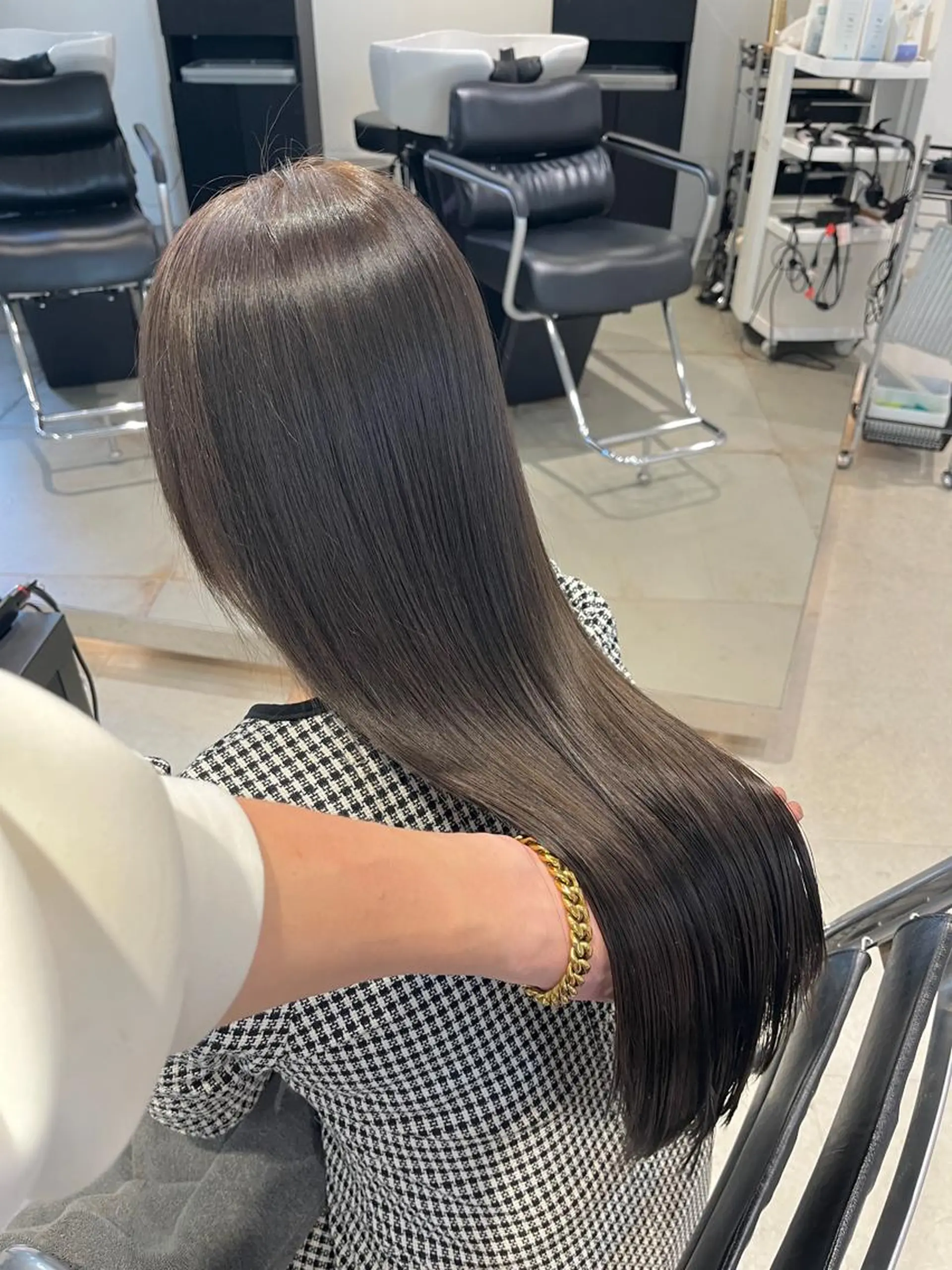 セミロング カラー パーマ ヘアアレンジ メンズ キッズ ネイル マツエク・マツパ アイブロウ ベージュカラー オリーブベージュ カット ヘアカラー トリートメント ヘアセット 丁寧なカウンセリング 🌿Chiemi🌿のヘアスタイル