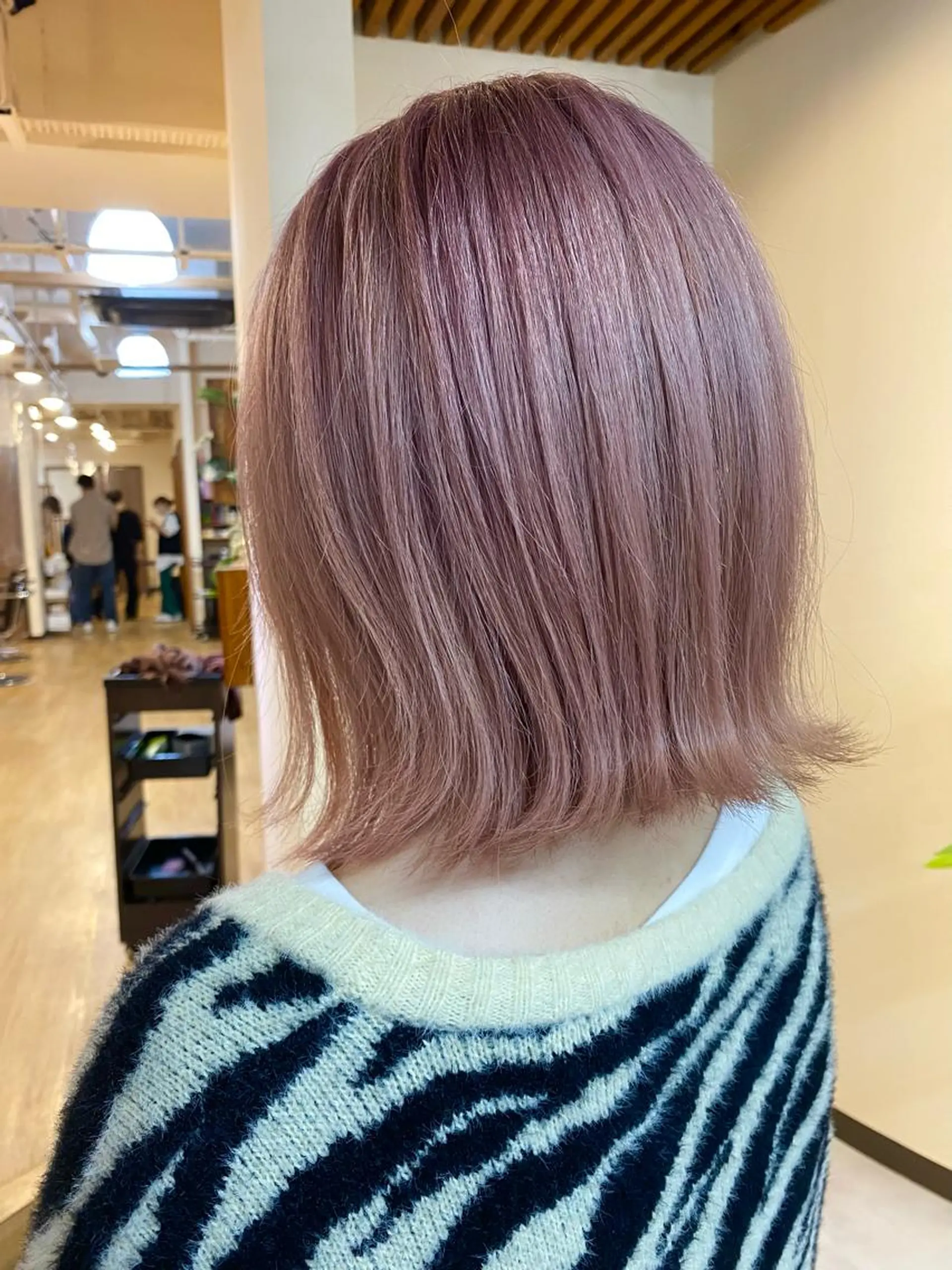 ショート 白髪ぼかし バレイヤージュ志鎌のヘアスタイル