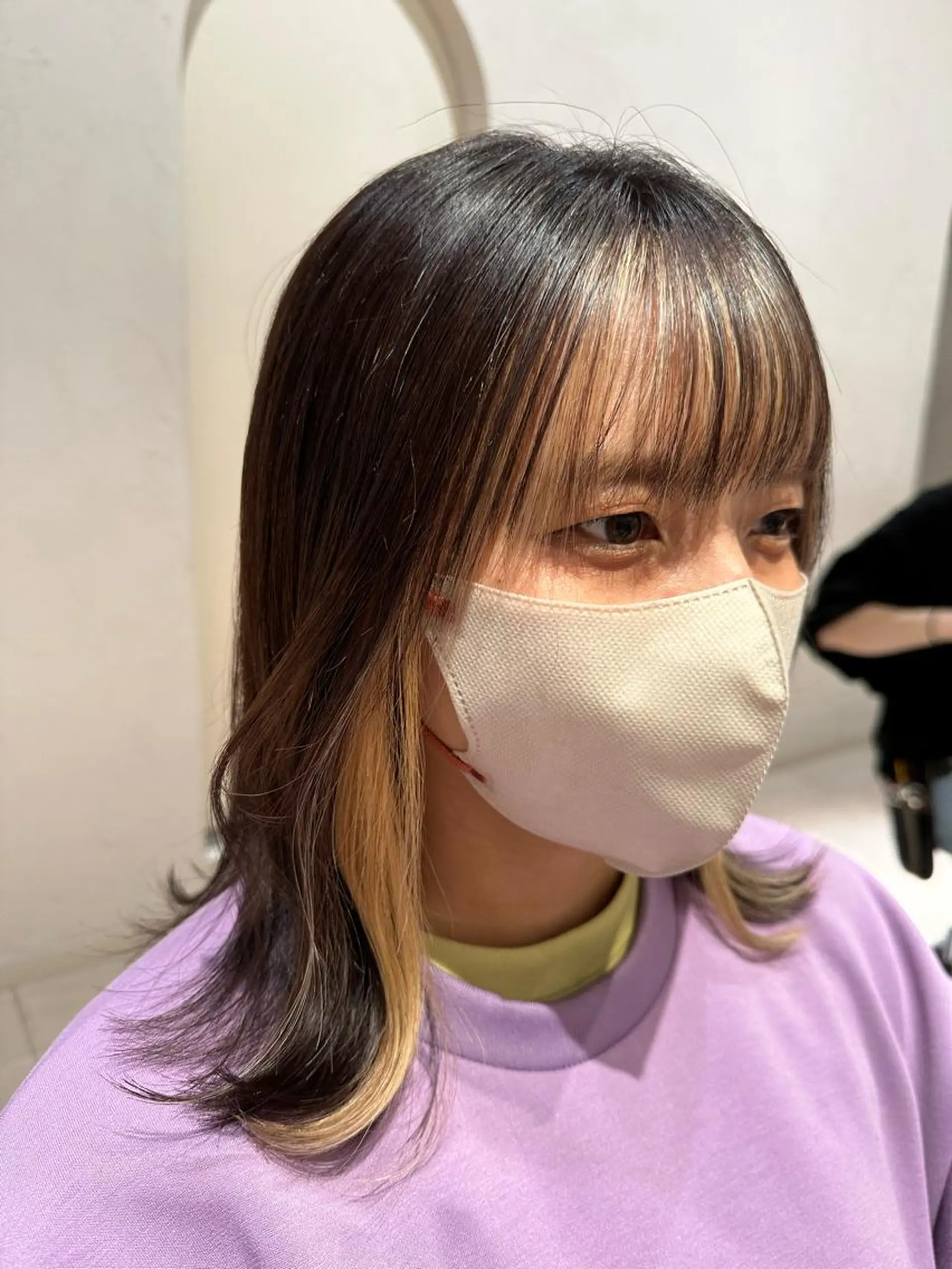 ミディアム カラー ミストバング ブリーチ フェイスフレーミング ヘアカラー 大人レイヤー×艶髪 小久保 春暁のヘアスタイル