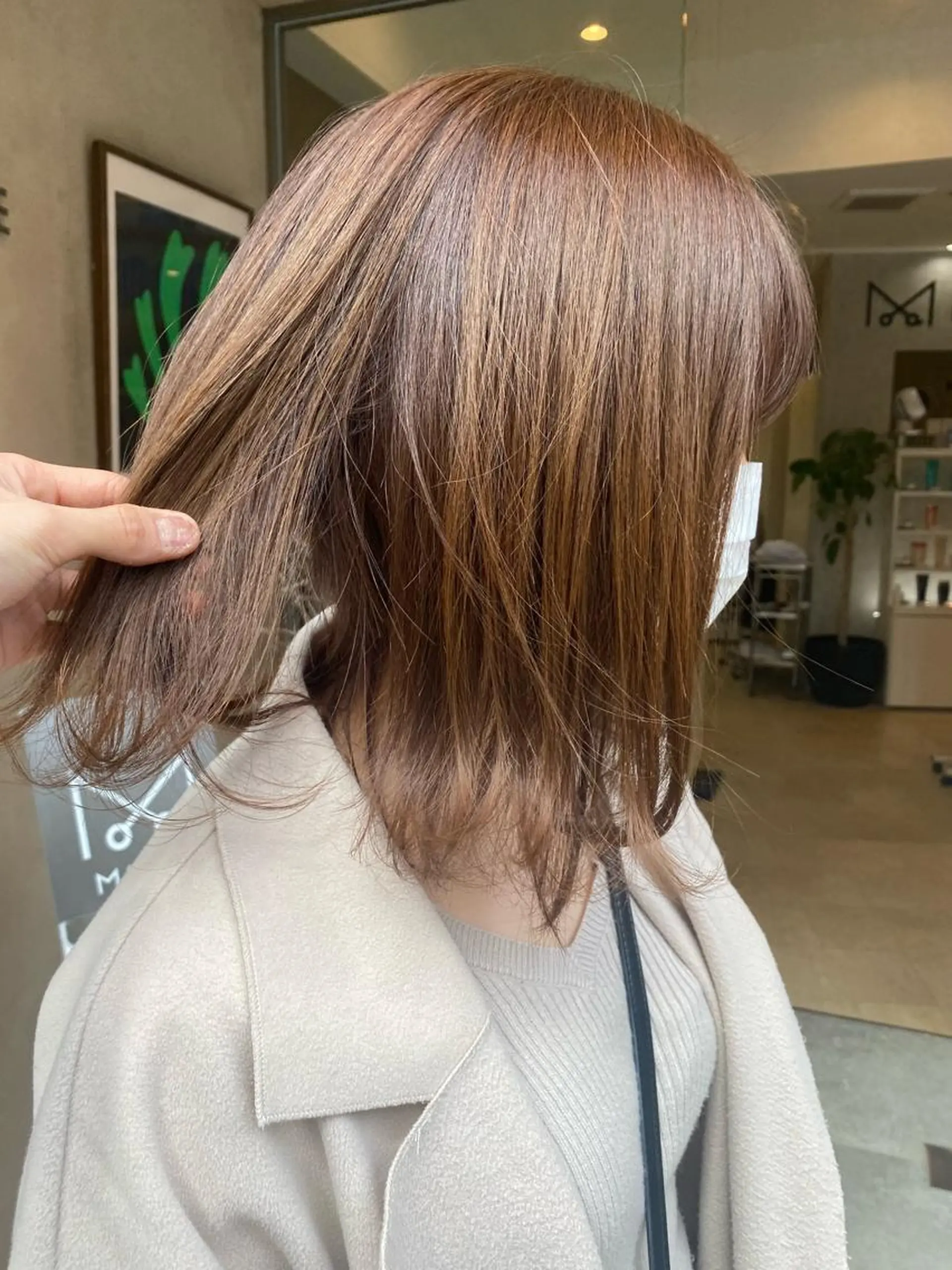 セミロング カラー ヘアアレンジ アッシュ ベージュカラー 韓国🇰🇷レイヤー カットオリーブカラーのヘアスタイル