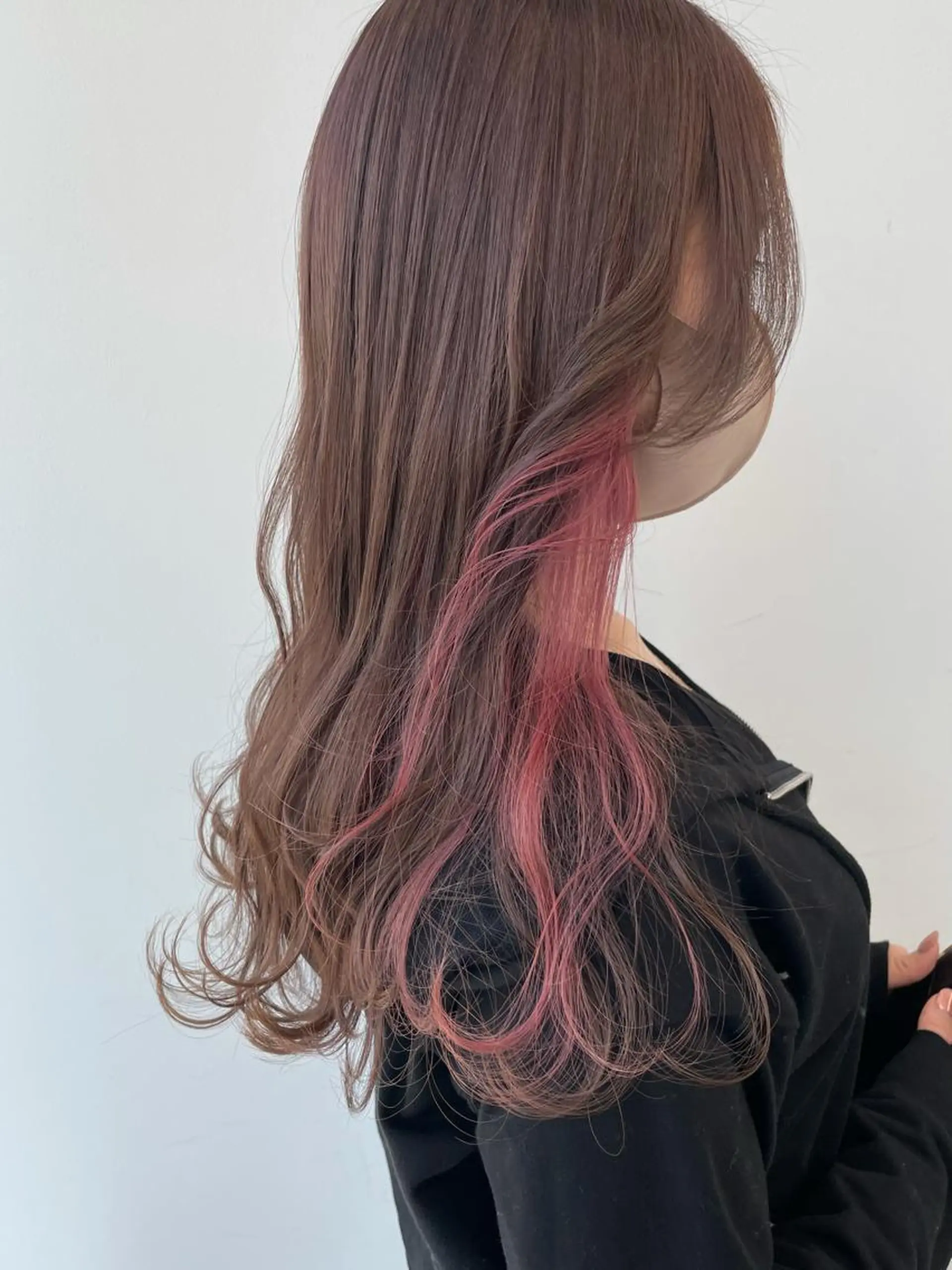 セミロング カラー ヘアアレンジ ブリーチ インナーカラー ピンクカラー ヘアカラー トリートメント 🦄インナーカラー 🦄貫井彩花のヘアスタイル