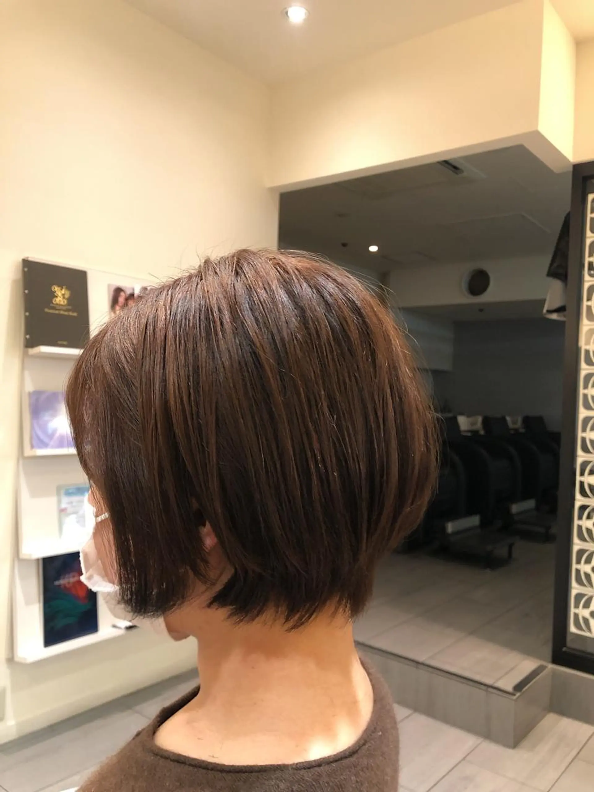 ショート カラー 丸みショート ショートヘア Ｈａｉｒ’ｓ Ｇａｌｌeｒｙ所属・コテ巻きパーマ 阪上 沙織のヘアスタイル