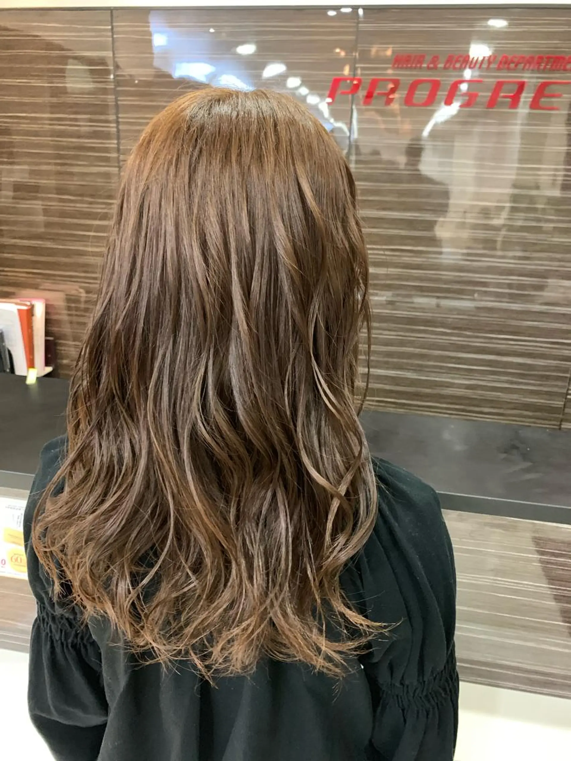 セミロング カラー ベージュカラー ミルクティーベージュ カット ヘアカラー トリートメント 國井 瑞貴のヘアスタイル