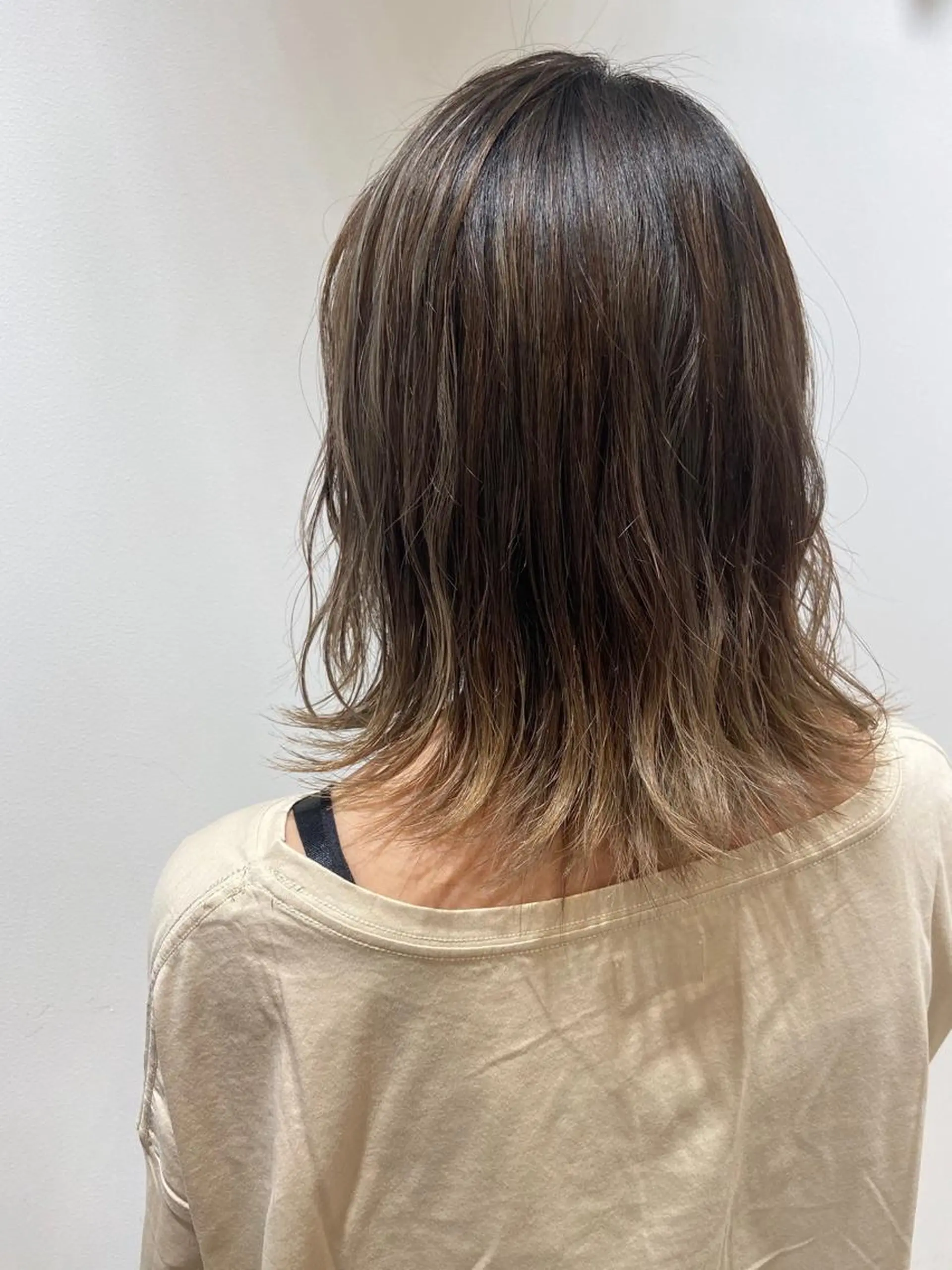 ミディアム カラー ヘアカラー 🐺ウルフ/レイヤー 似合わせ‎🤍沙羅のヘアスタイル