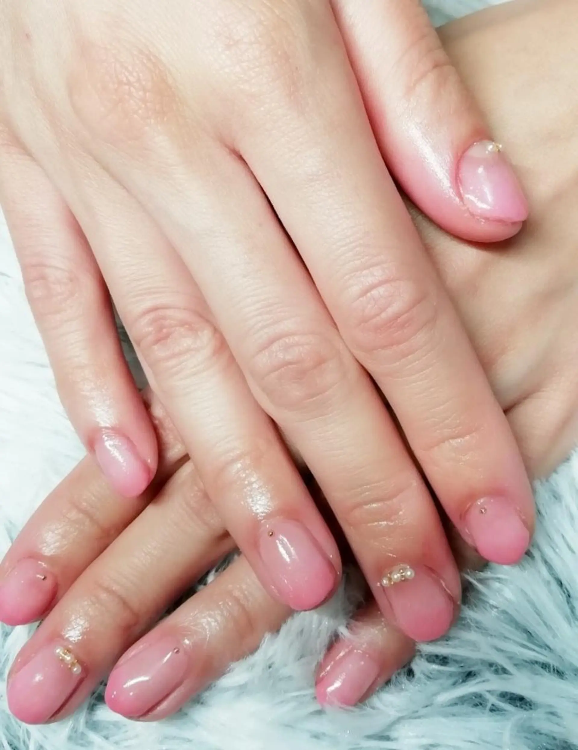 ネイル グラデーション ホログラムネイル ピンク シンプルネイル ひだか あいこのネイルデザイン