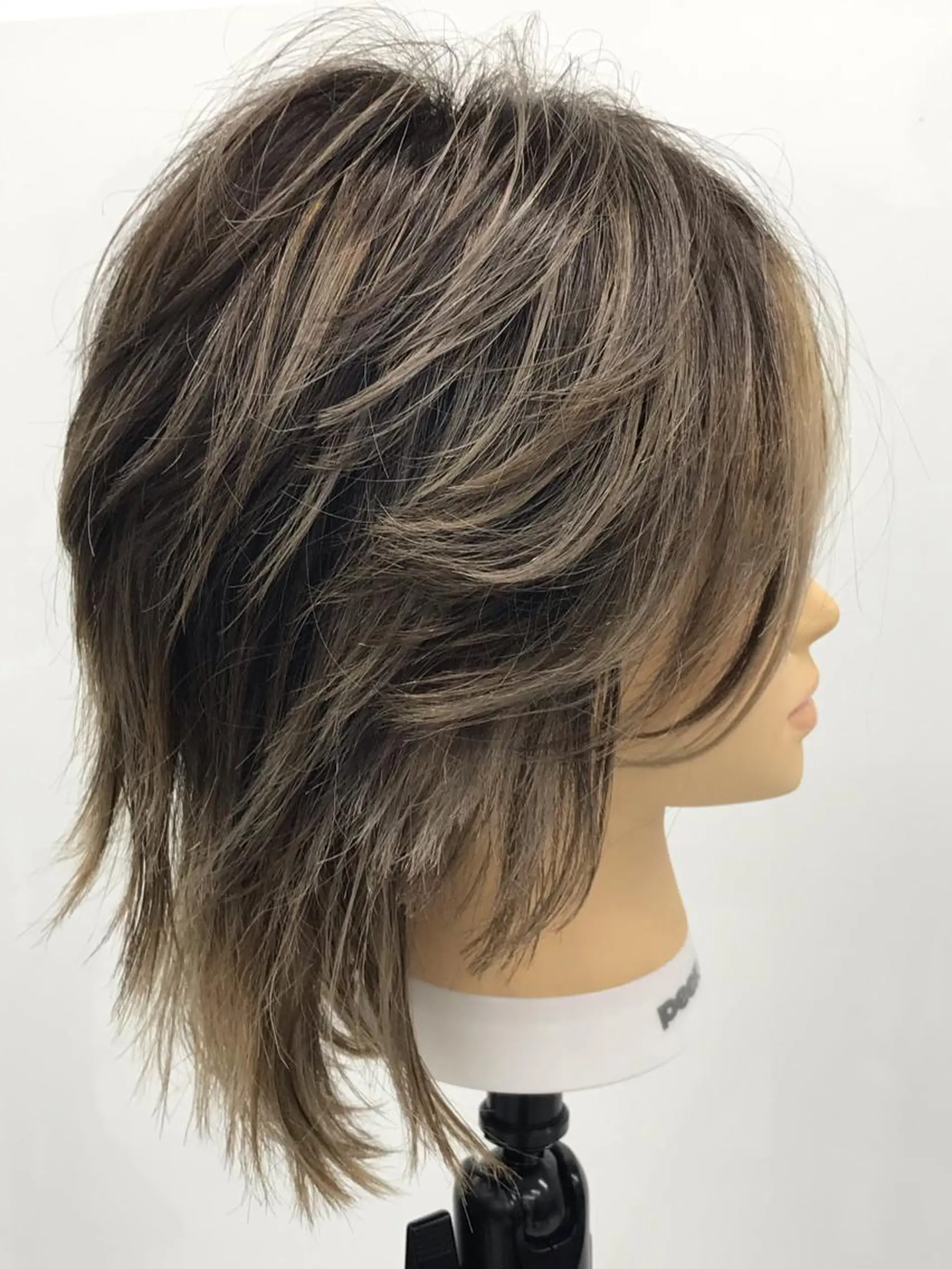 ミディアム カラー ウルフカット 下條 真のヘアスタイル