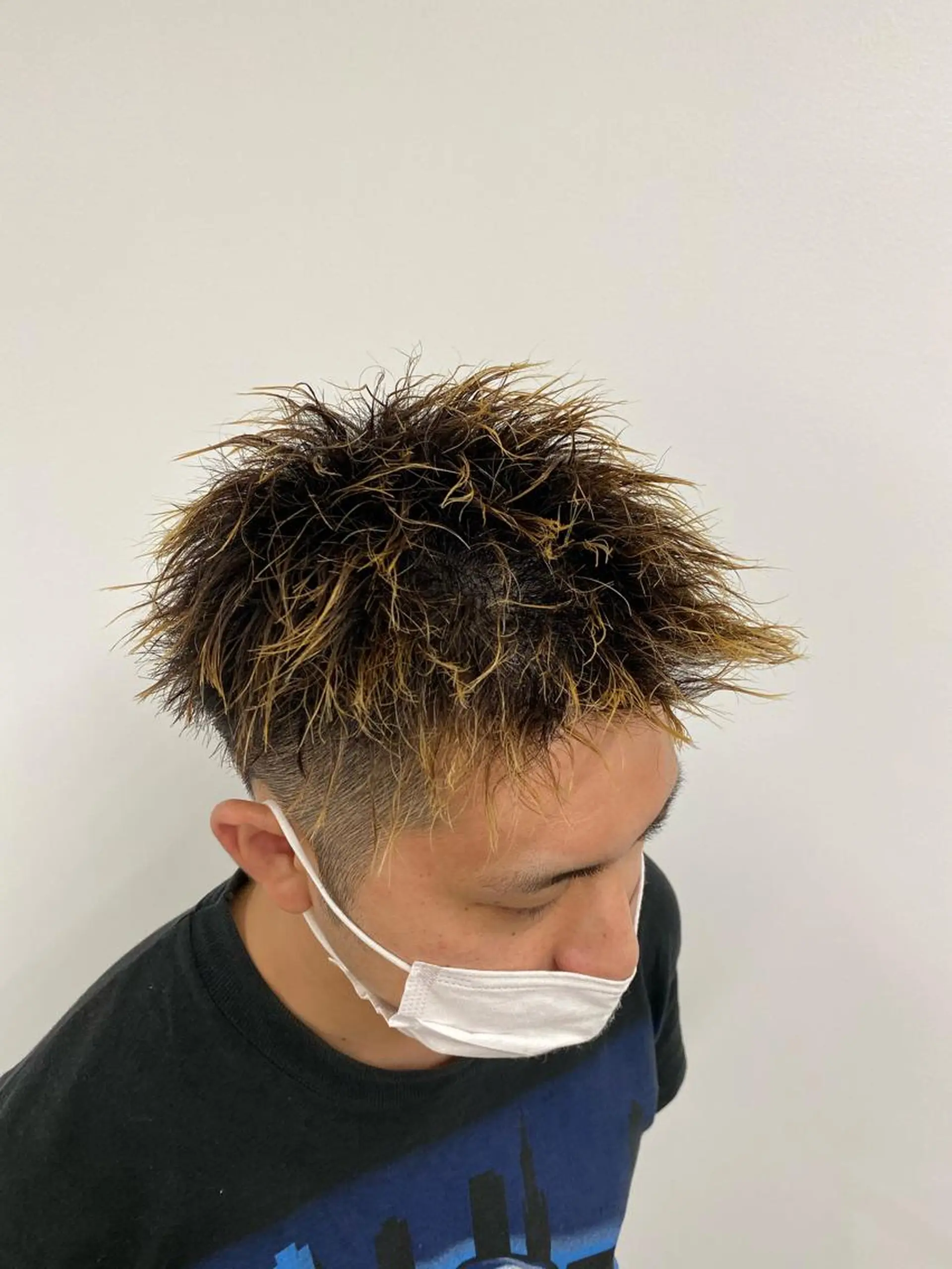 ショート パーマ メンズ 鍋島 拓真のヘアスタイル