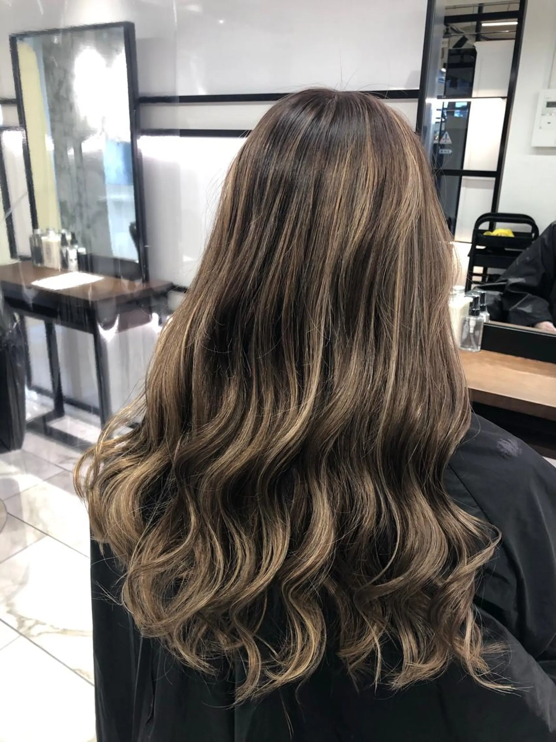 カラー ハイライトカラー 髪質改善 patou 烏丸所属・レイヤーカット 早崎太生のヘアスタイル