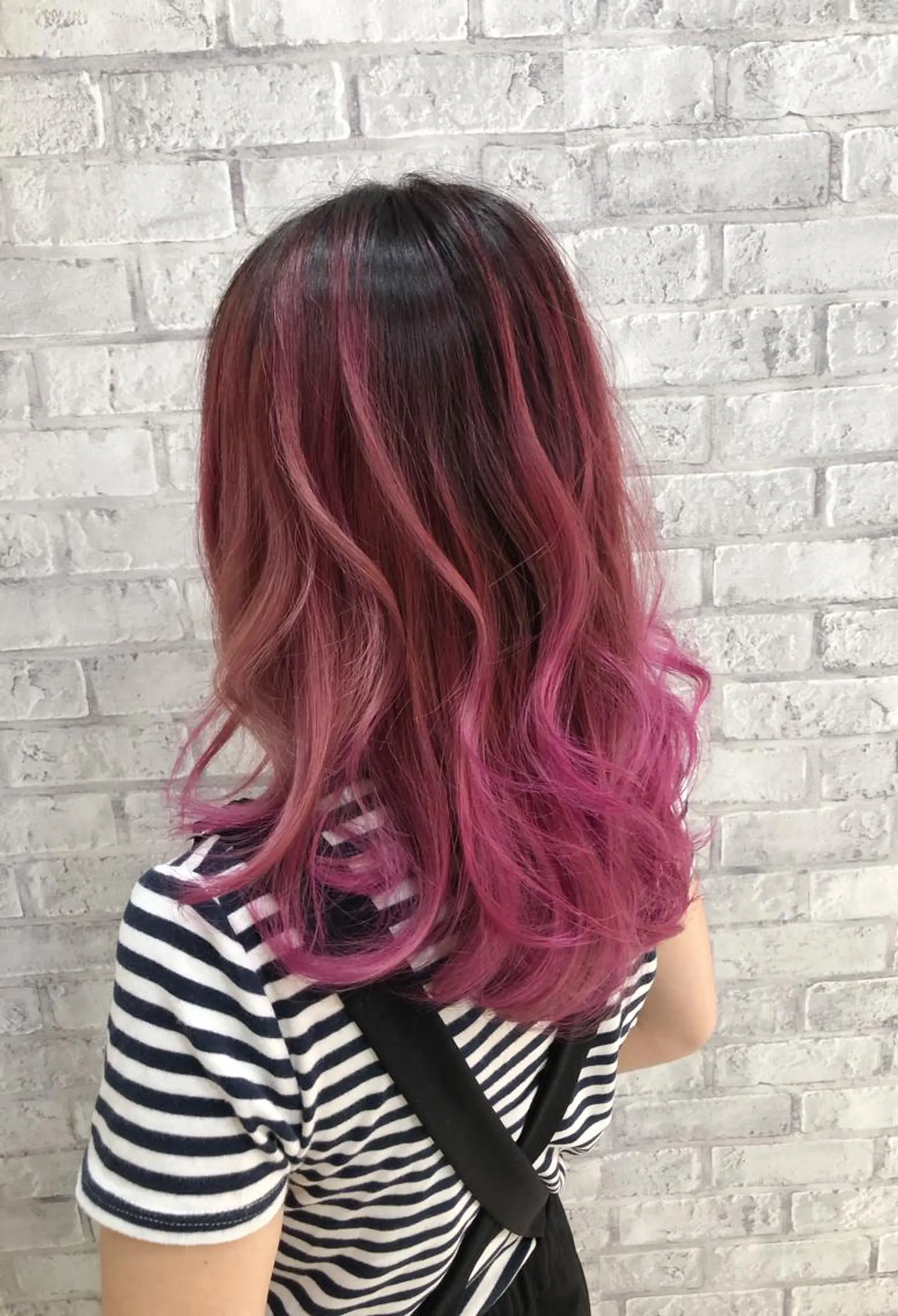 ミディアム カラー ヘアアレンジ バレイヤージュ グラデーションカラー ピンクカラー レイヤーカット カット ヘアカラー トリートメント 秋山 幸太のヘアスタイル