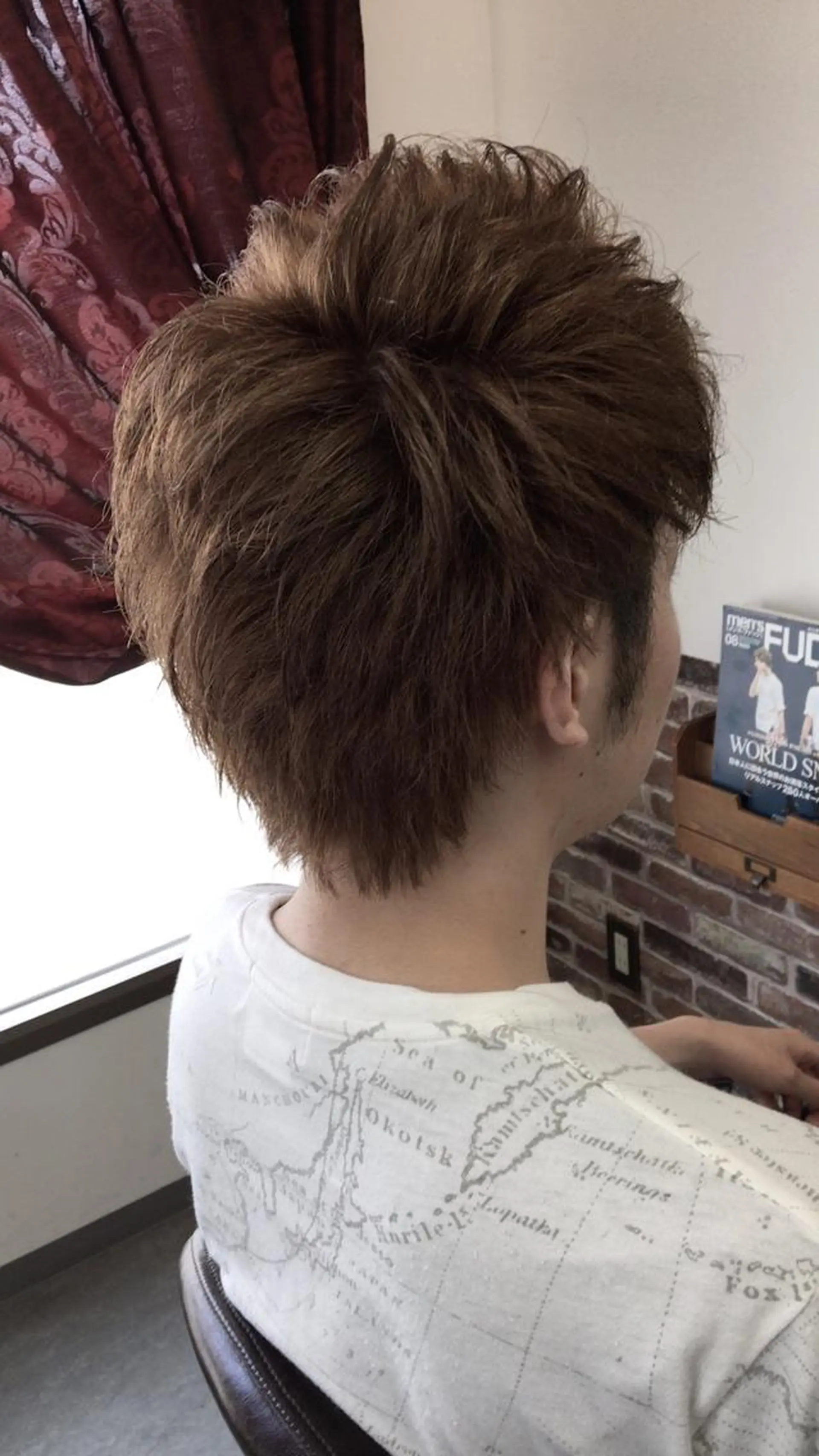 ショート カラー メンズ メンズブリーチ ベージュカラー ブリーチ フォギーベージュ hairsolon Geminiのヘアスタイル