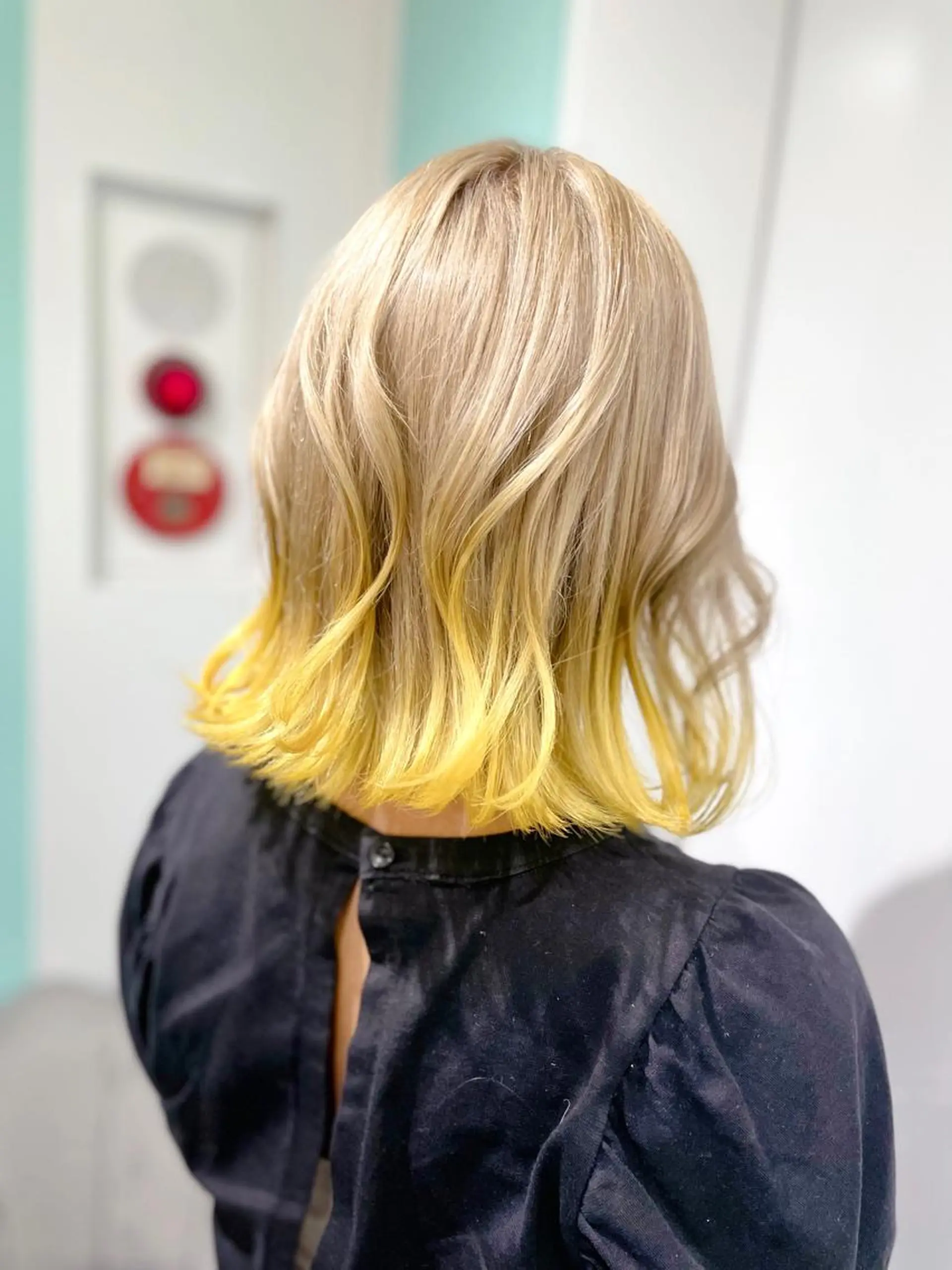 ミディアム イエローカラー ヘアカラー 原 千景のヘアスタイル