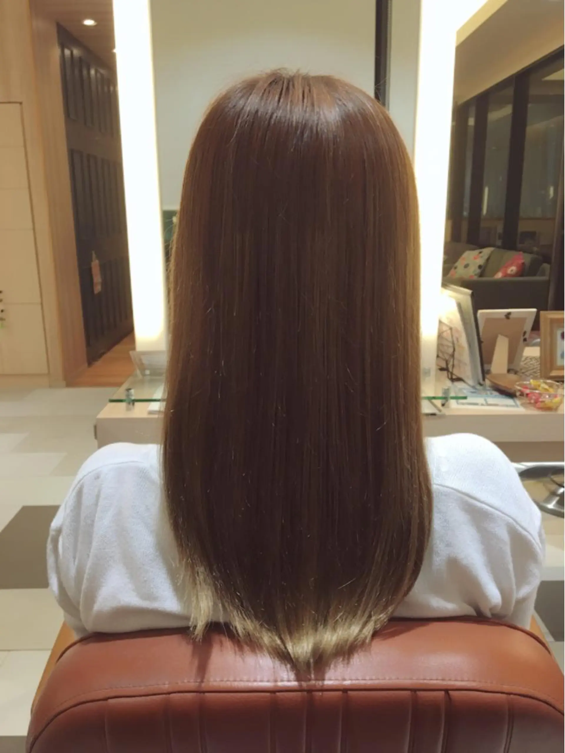 セミロング カラー アッシュ ぱつっとボブ/ 小野あかねのヘアスタイル