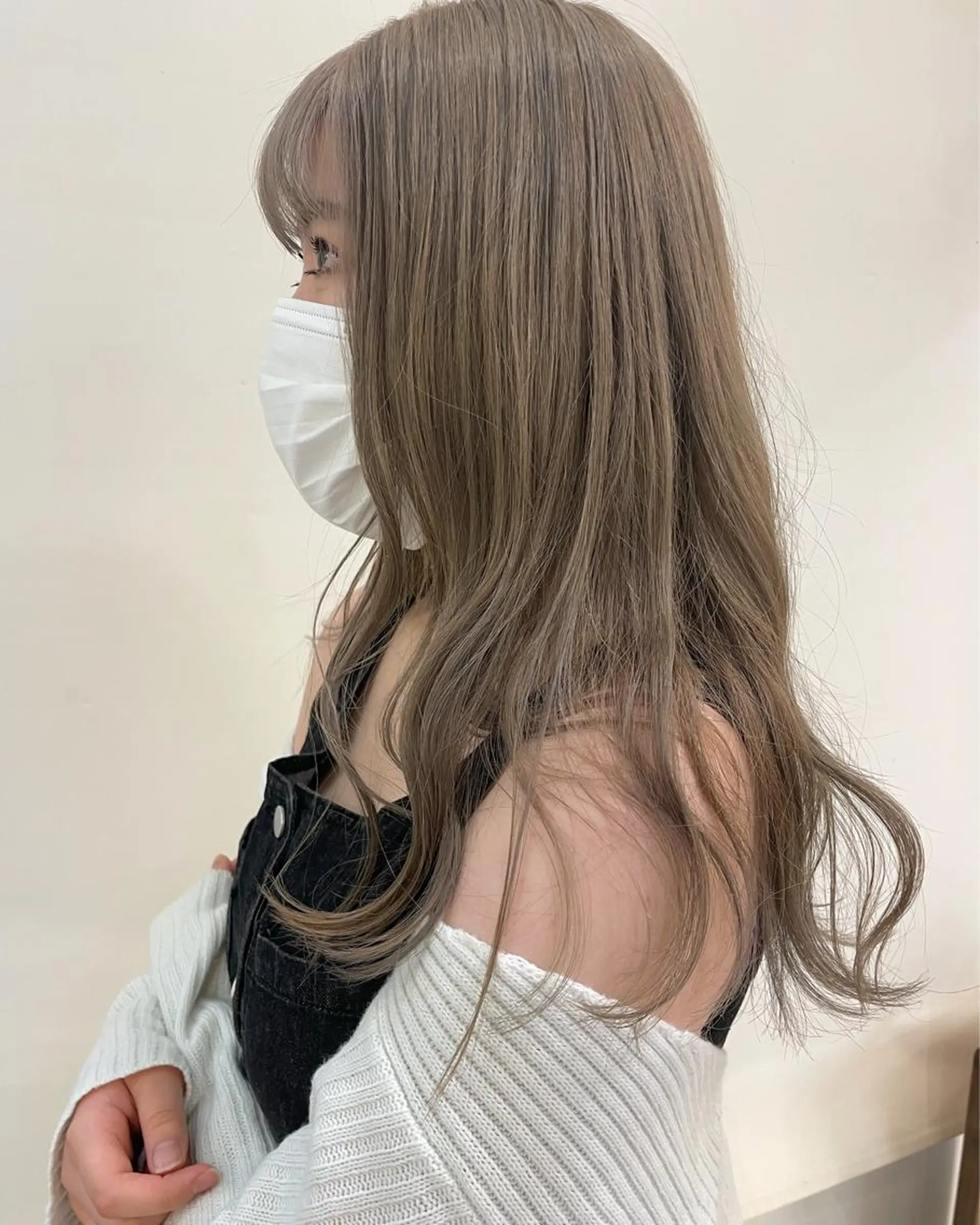 ロング カラー ブリーチ グレージュ ボブ/ミディアム RIONAのヘアスタイル