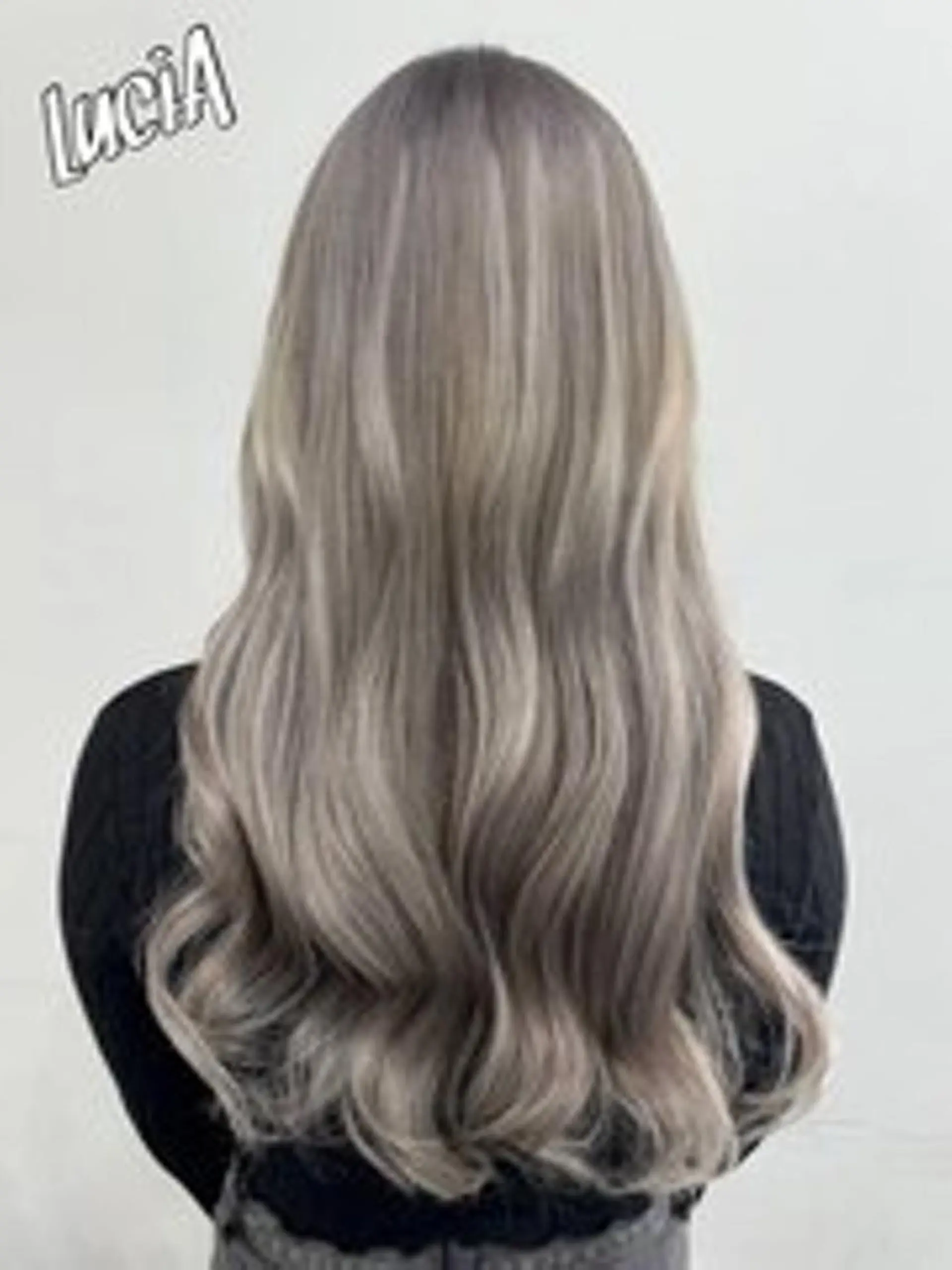 ロング ヘアアレンジ カラー シールエクステ 黒髪 ブリーチ ダブルカラー ハイトーンカラー LuciA エクステカラーのヘアスタイル