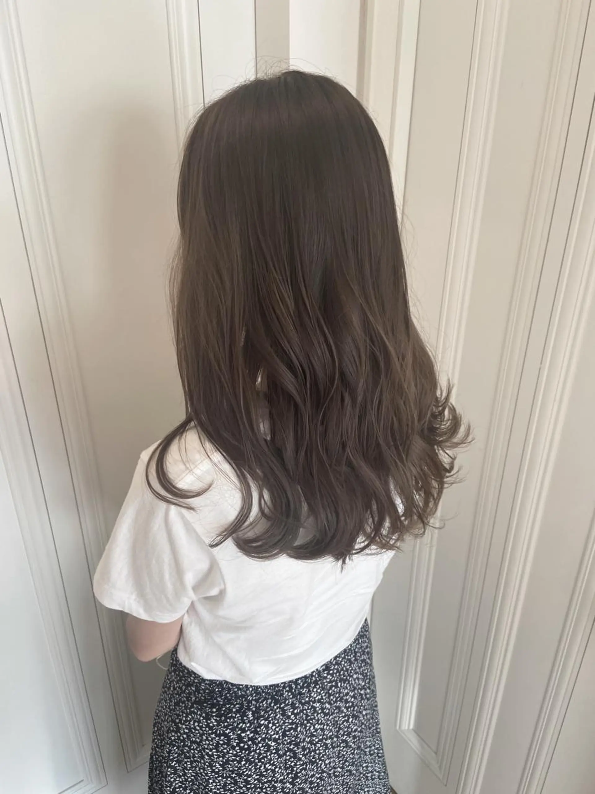 ミディアム 峯 志帆のヘアスタイル