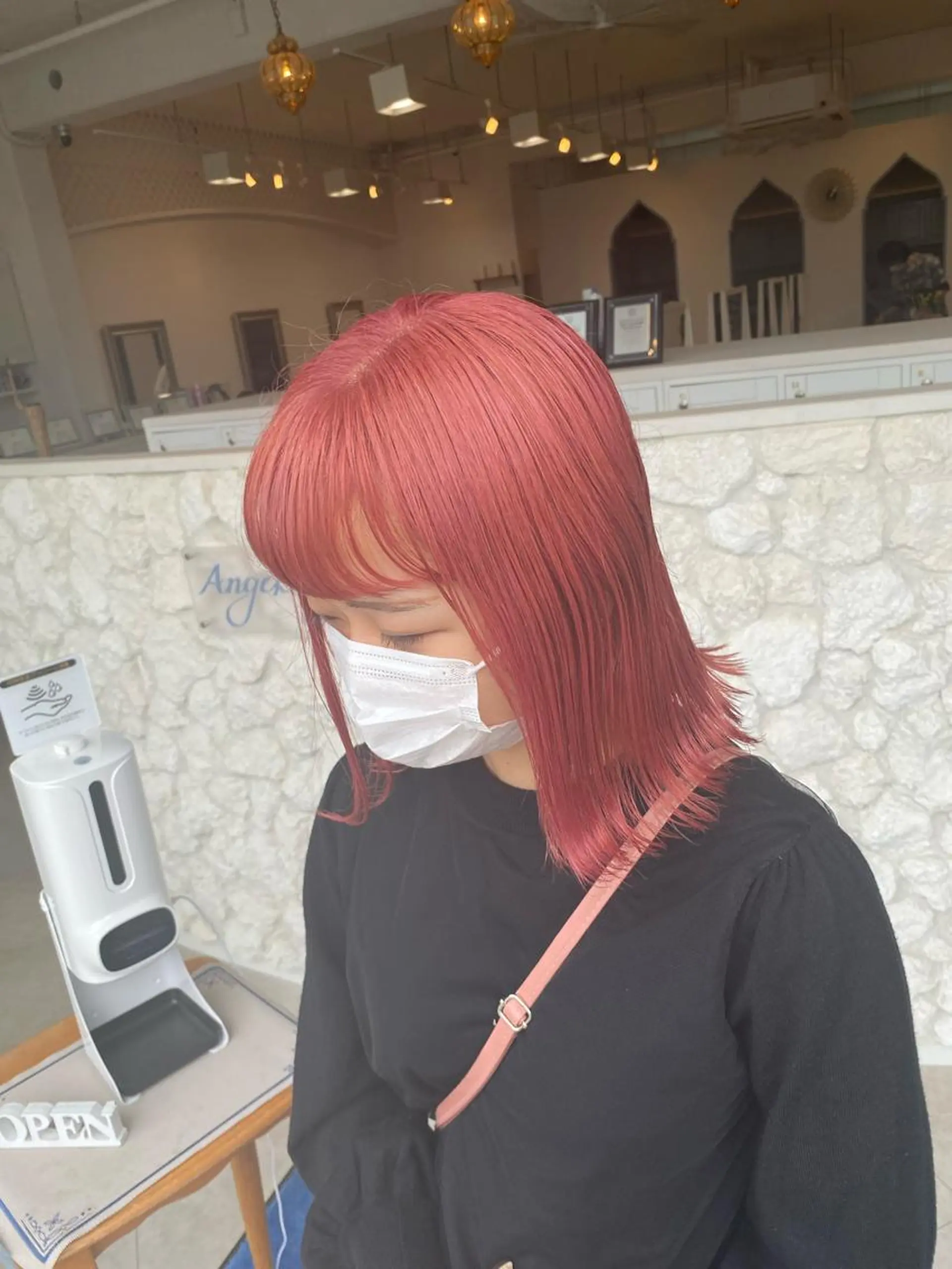 セミロング カラー ブリーチ ヘアカラー トリートメント 饒平名 知也のヘアスタイル