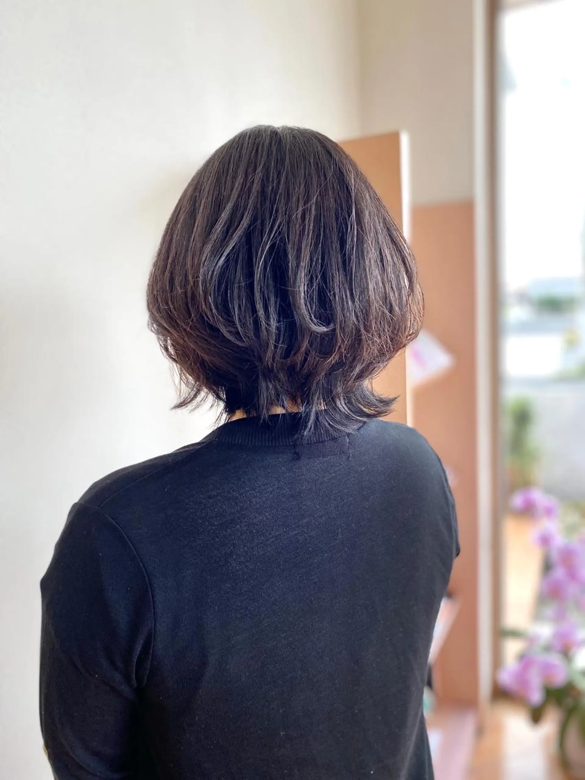ミディアム カラー ミディアムレイヤー レイヤーカット 外ハネヘア カット 井内 亮次のヘアスタイル