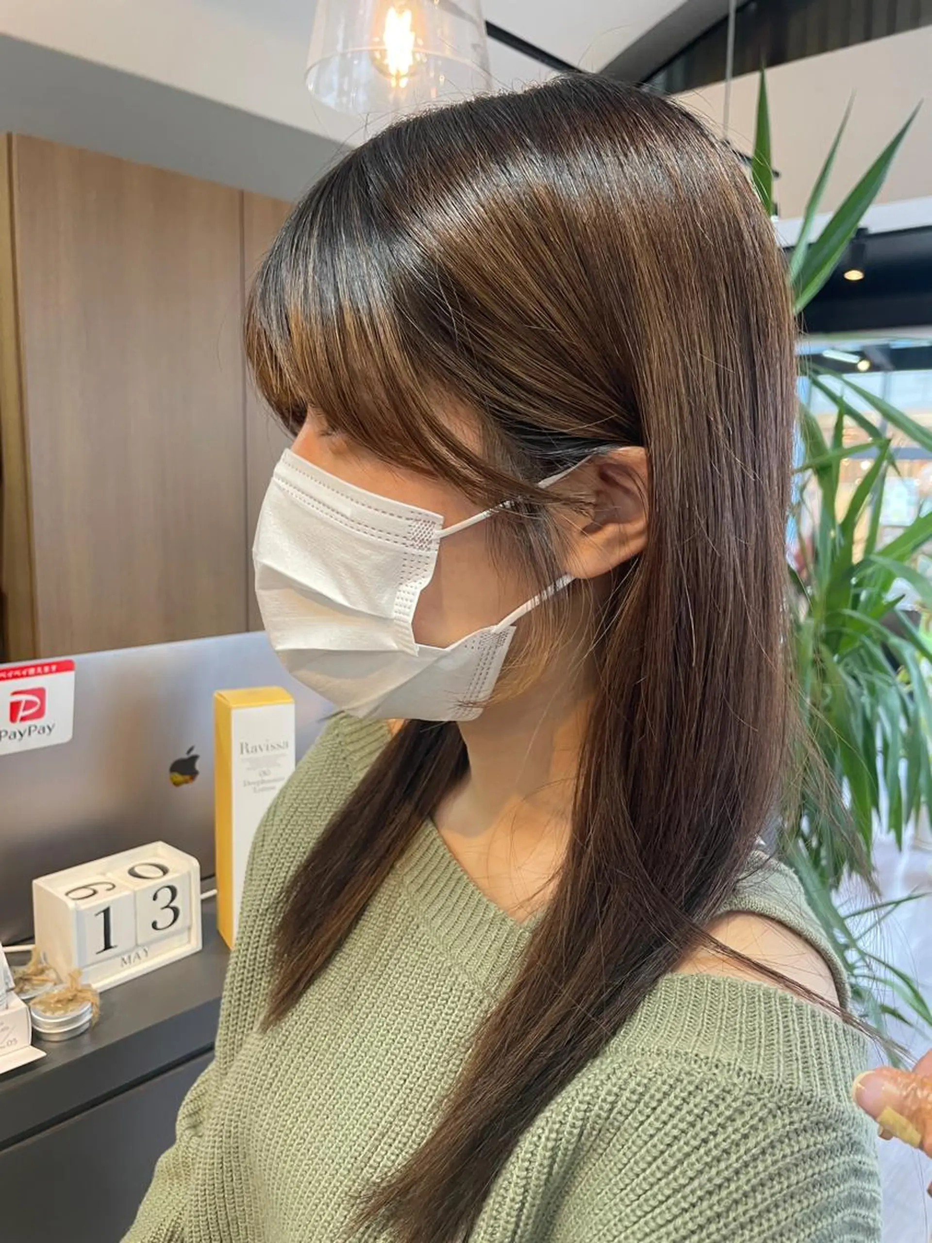 セミロング 顔まわりレイヤー レイヤーカット マキノ キョウカのヘアスタイル