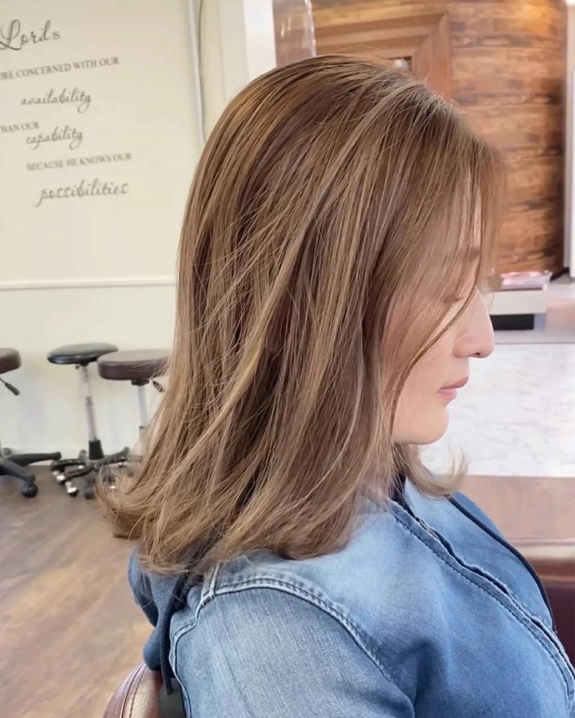 ミディアム カラー ベージュカラー ハイライトカラー ハイライト カット ヘアカラー en Siena エンシエナのヘアスタイル