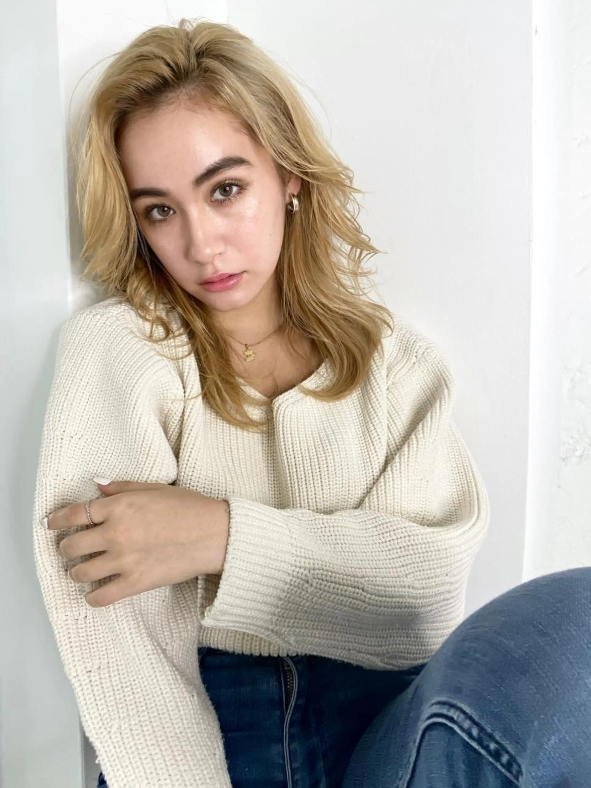 ロング カラー バレイヤージュ ベージュカラー ブリーチ ブロンド ケアブリーチ カット ヘアカラー トリートメント 韓国風×透明感カラー 髪質改善オタベシンヤのヘアスタイル