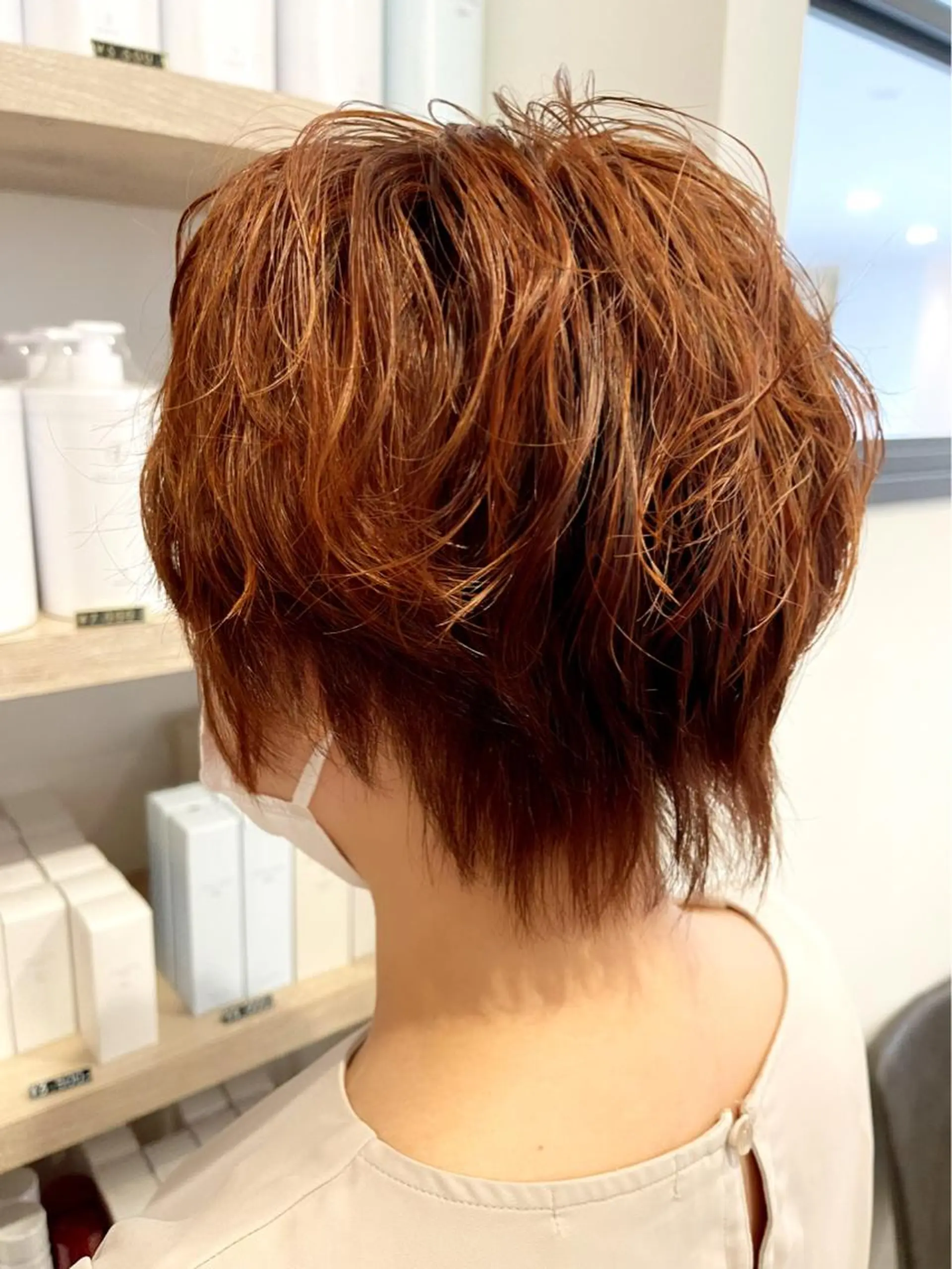 ショート カラー ハイライトカラー オレンジ ハイライト 由比藤理子 ブリーチカラー🌈のヘアスタイル