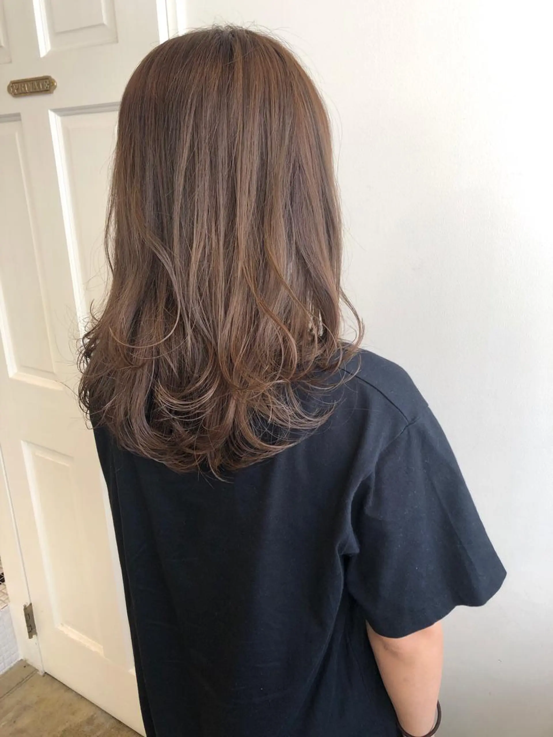 ミディアム カラー パーマ カット ヘアカラー トリートメント MIOベージュカラー 柔らかいカラーのヘアスタイル