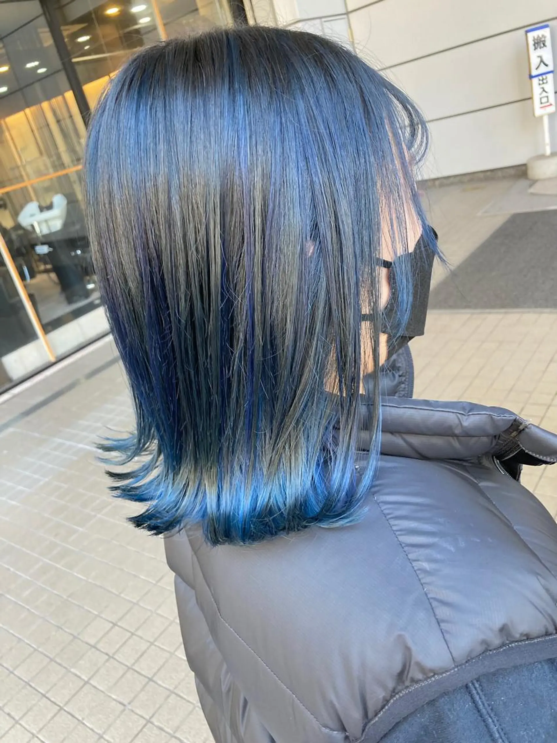 ミディアム カラー ブルーカラー カット ヘアカラー トリートメント SHAFT Ieiriのヘアスタイル