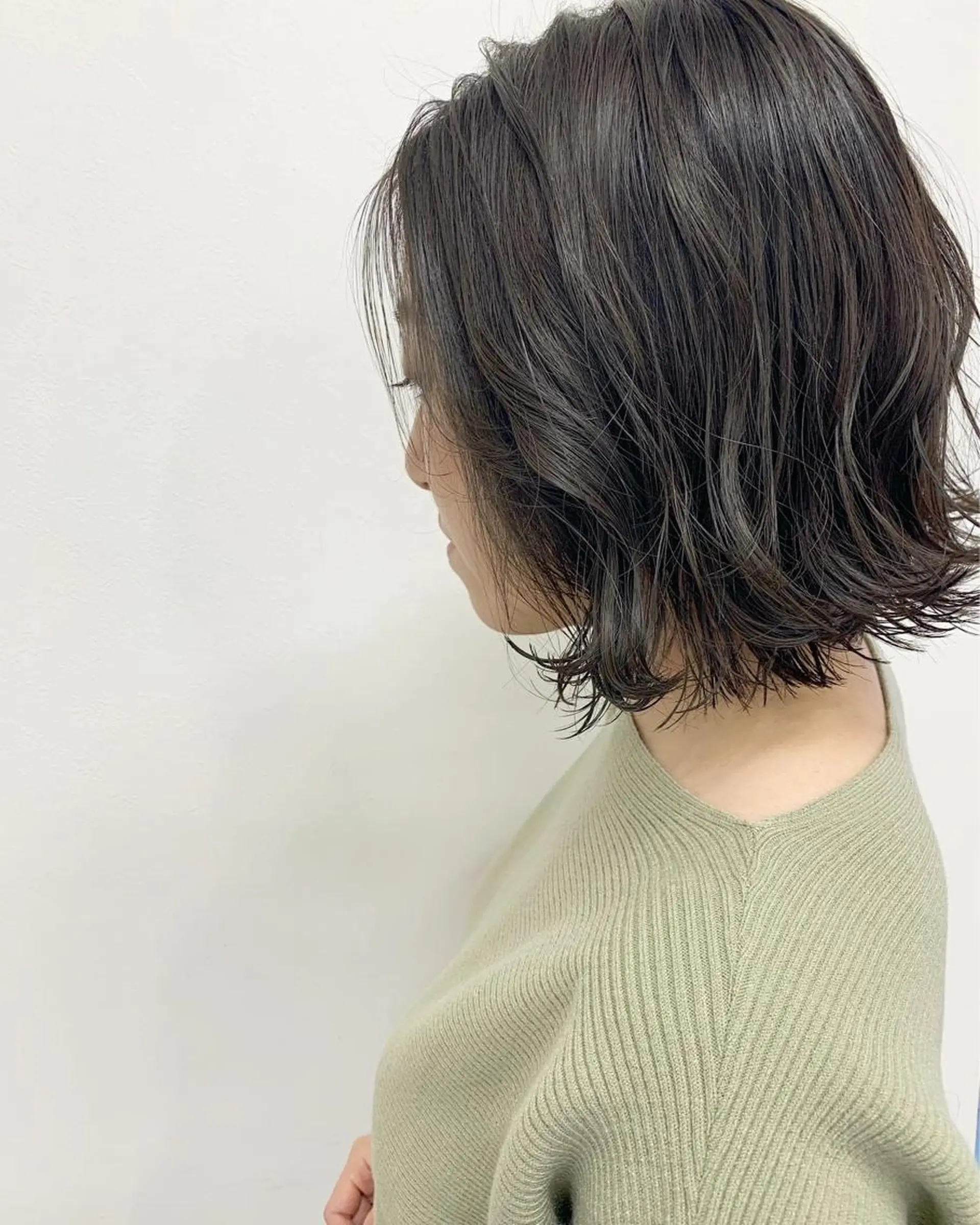 ショート カラー 肌に馴染む暗髪 梅田・増田のヘアスタイル