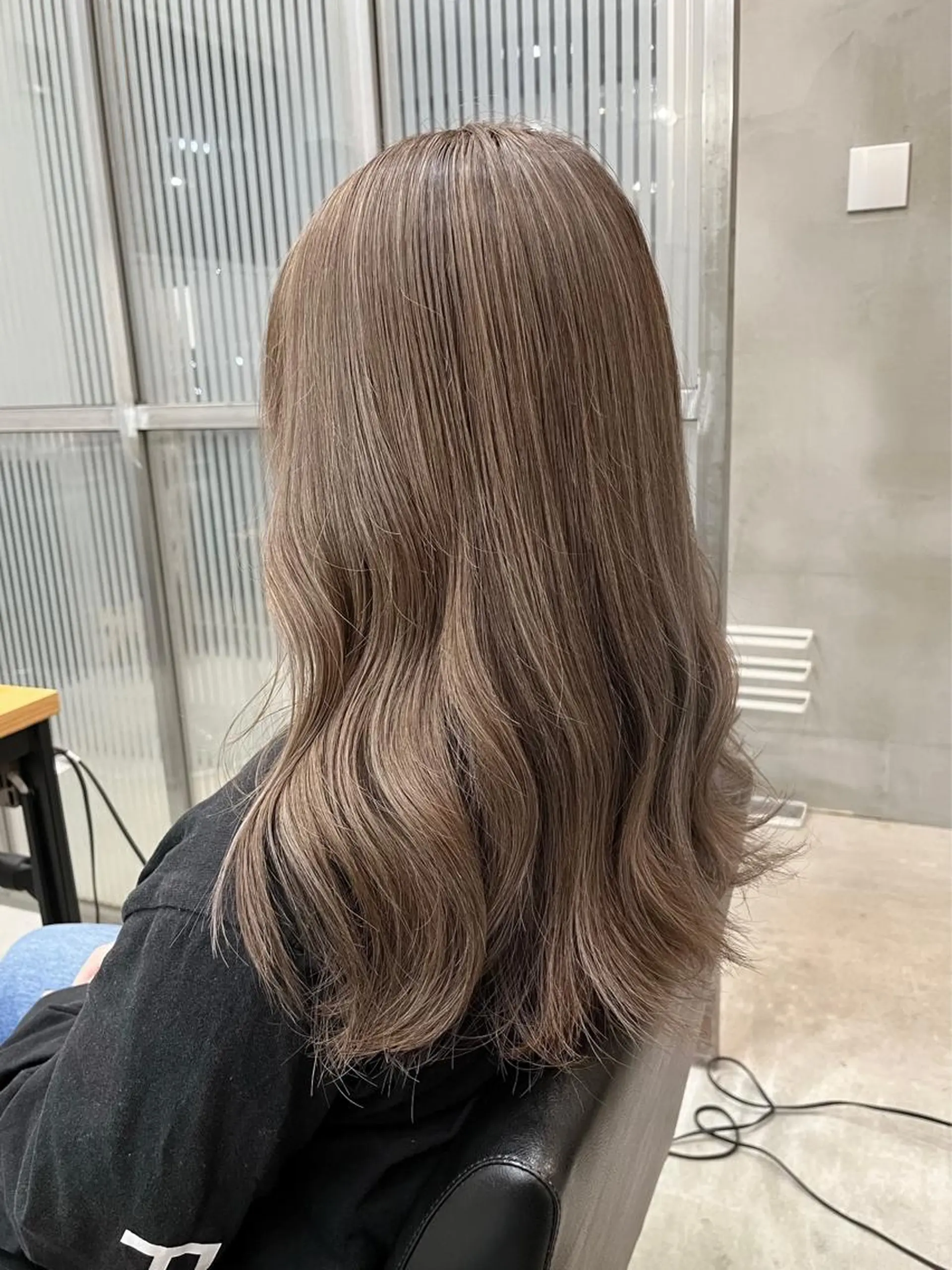 セミロング カラー グレージュ ハイライトカラー ハイライト カット ヘアカラー トリートメント 🫧透明感カラー🫧 OIKAWAのヘアスタイル