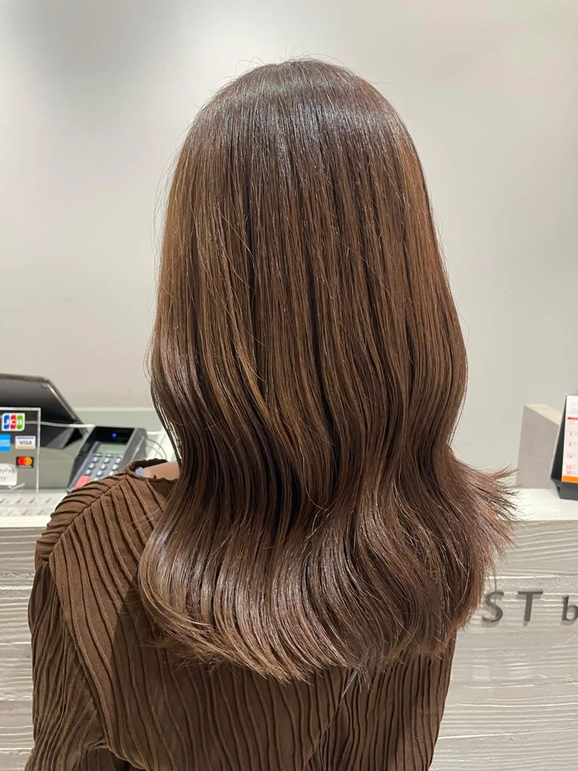 セミロング ヘアカラー 🤍tomoka 🤍のヘアスタイル