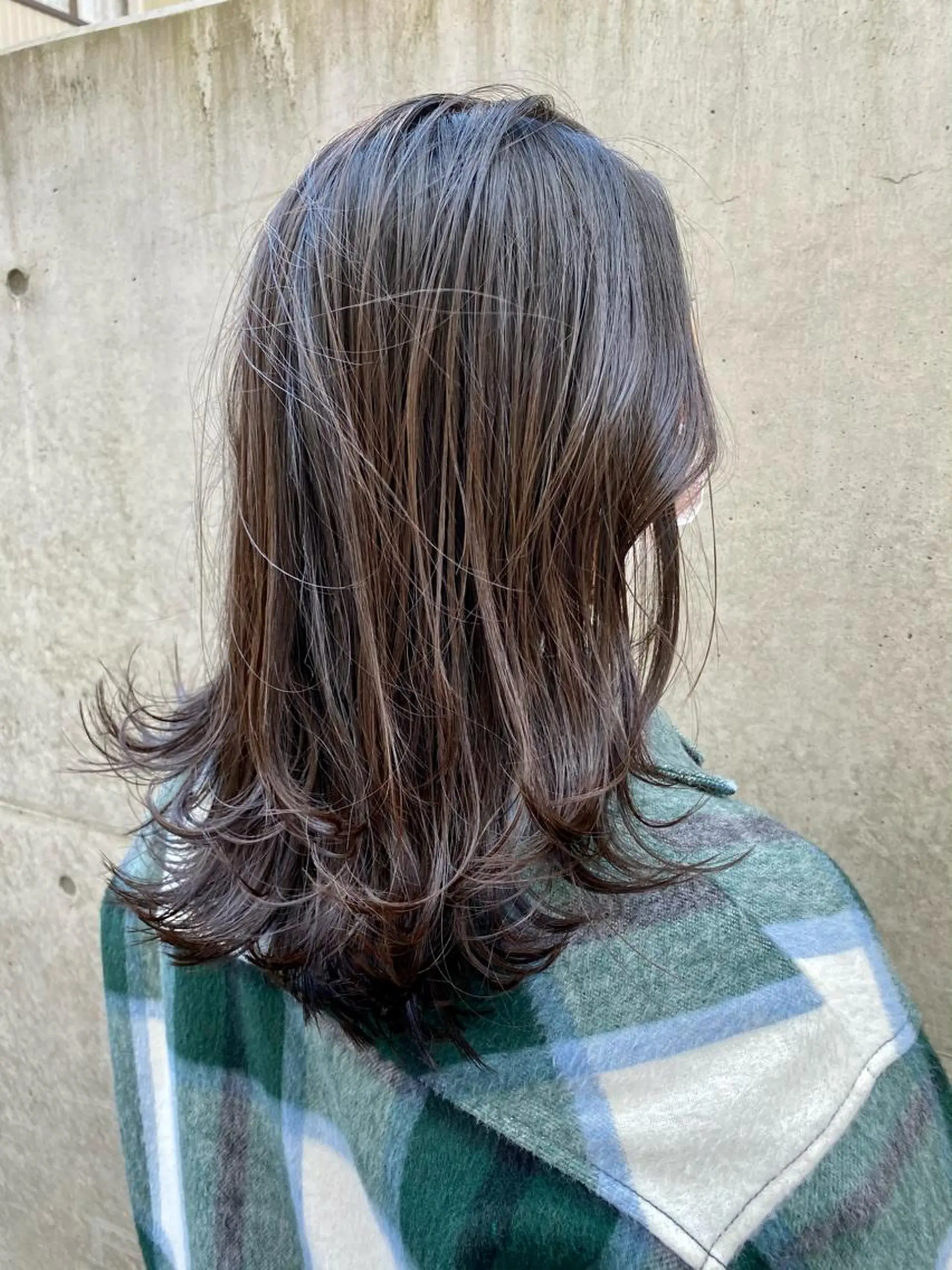 ミディアム カット ヘアカラー トリートメント 顔周り/ブリーチなし /縮毛矯正🫧伊勢のヘアスタイル