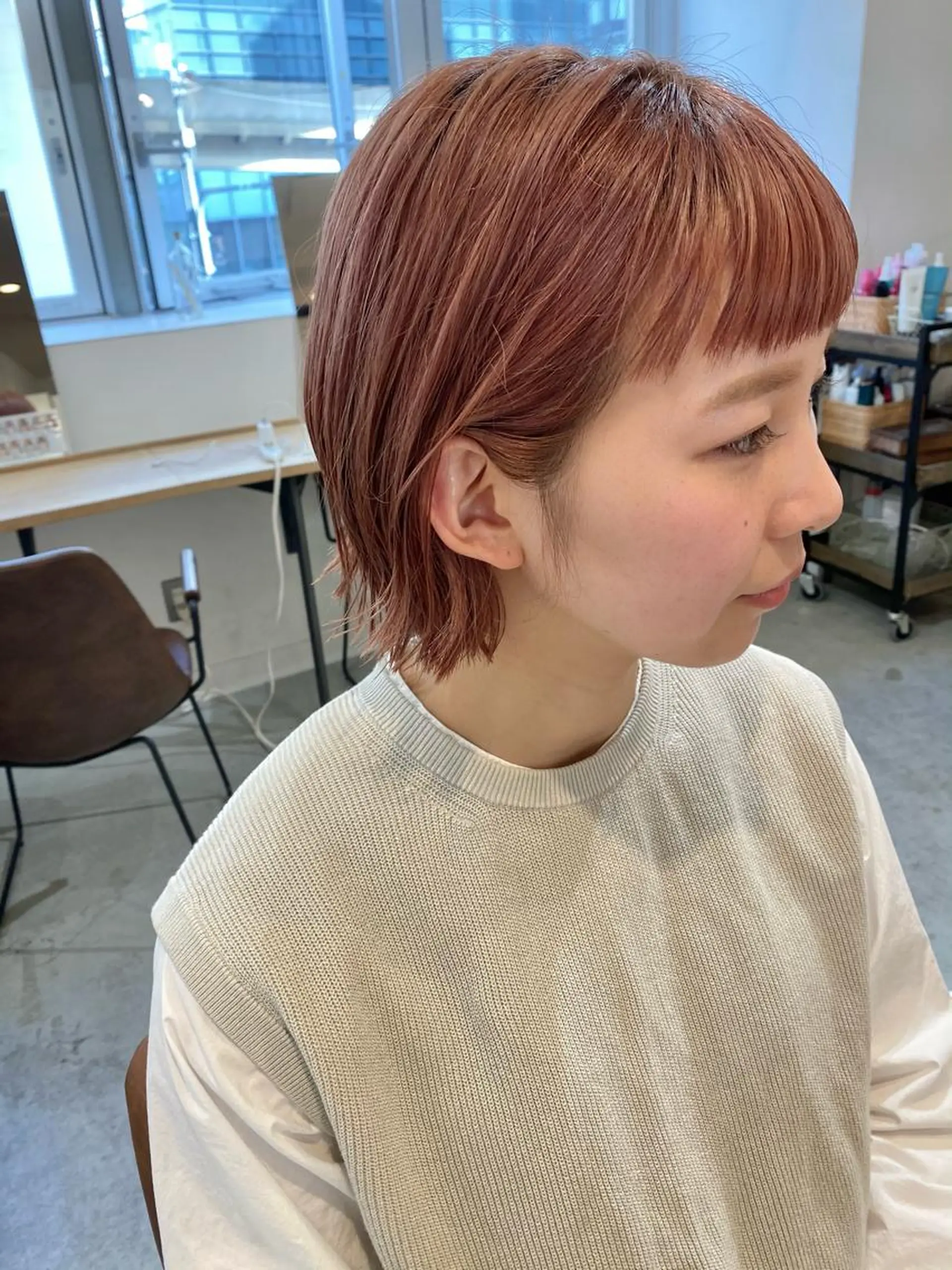 カラー モモコ/ブリーチ/ ミルクティカラーのヘアスタイル