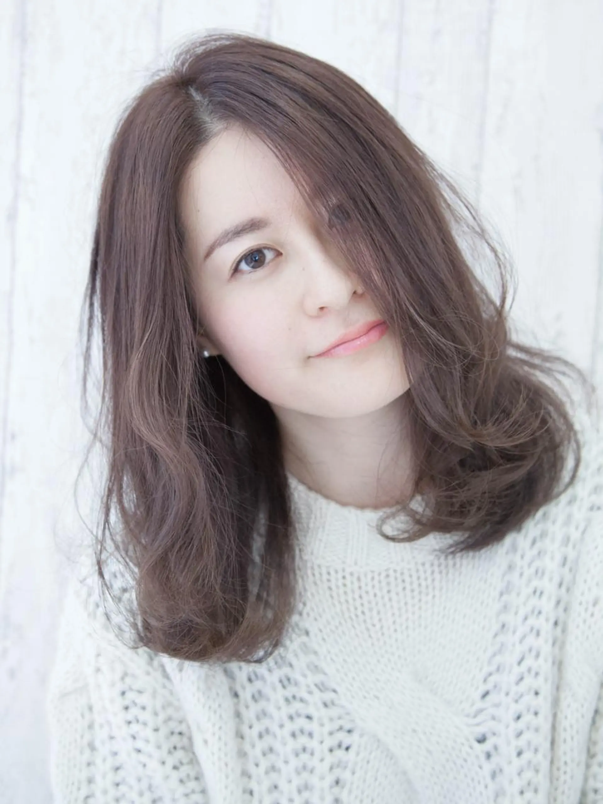 ミディアム HITOMI .のヘアスタイル