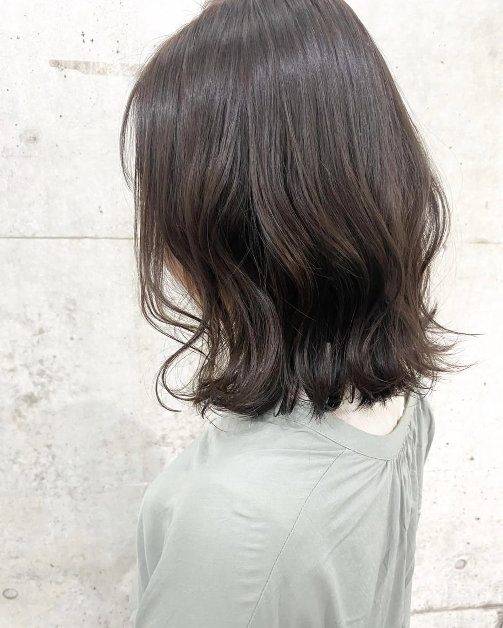 ミディアム 秋月 亜耶のヘアスタイル