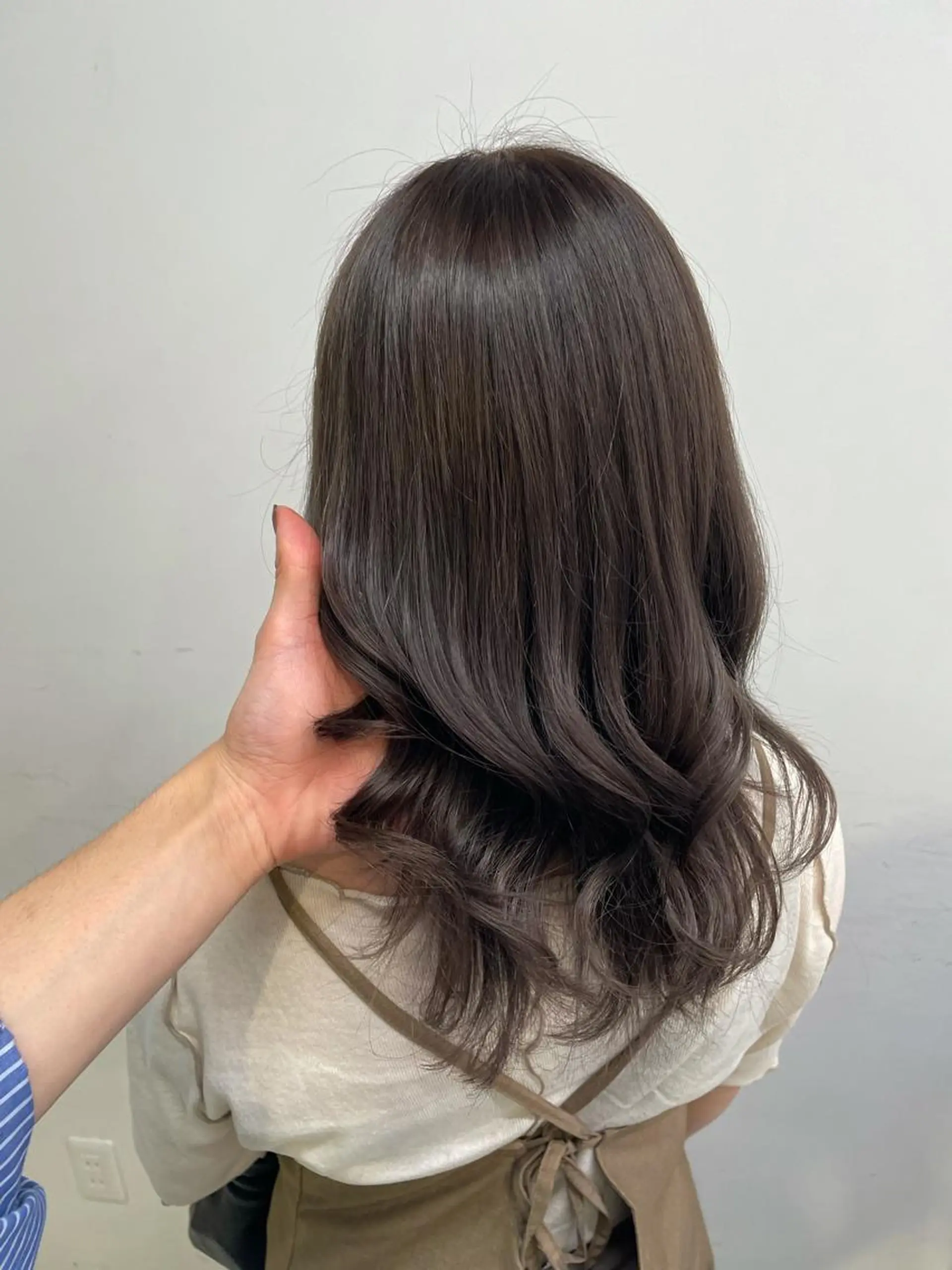 ミディアム ヘアカラー トリートメント サロウィン新宿三丁目East所属・顔周りレイヤー/新宿 /モテ艶カラー/航介のヘアスタイル