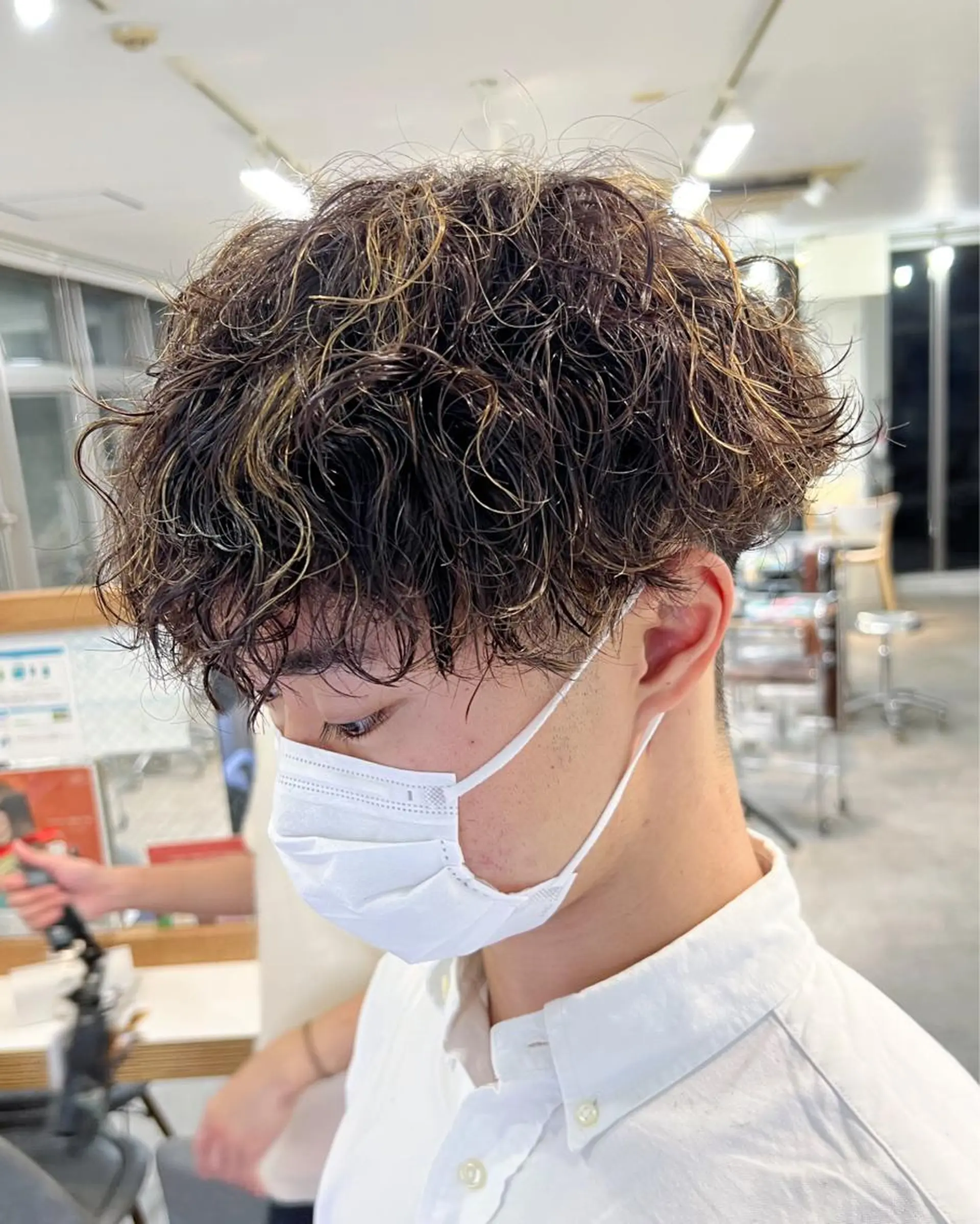 カラー パーマ ヘアアレンジ メンズ キッズ ネイル マツエク・マツパ アイブロウ メンズハイライト メンズパーマ ハイライトカラー メンズアイブロウ メンズネイル ショートヘア原宿 fifth コシのヘアスタイル