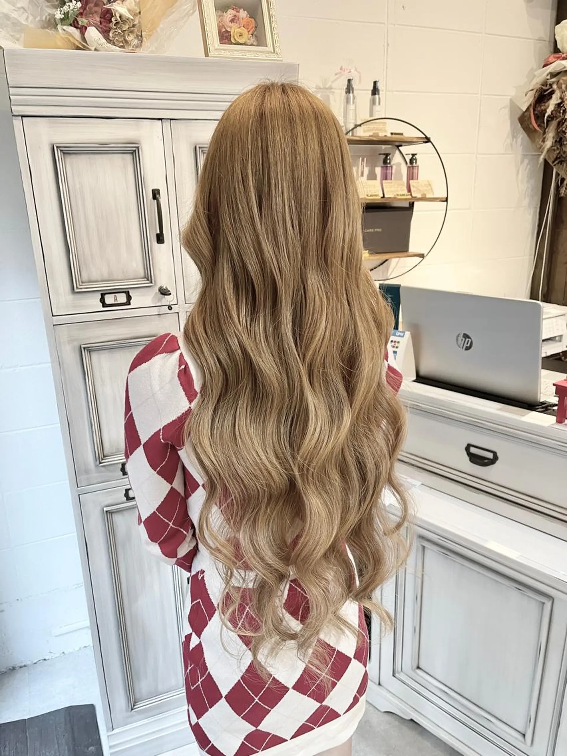 ロング カラー ベージュカラー ハイトーンカラー ロング 髪質改善で 憧れの潤艶美髪にのヘアスタイル