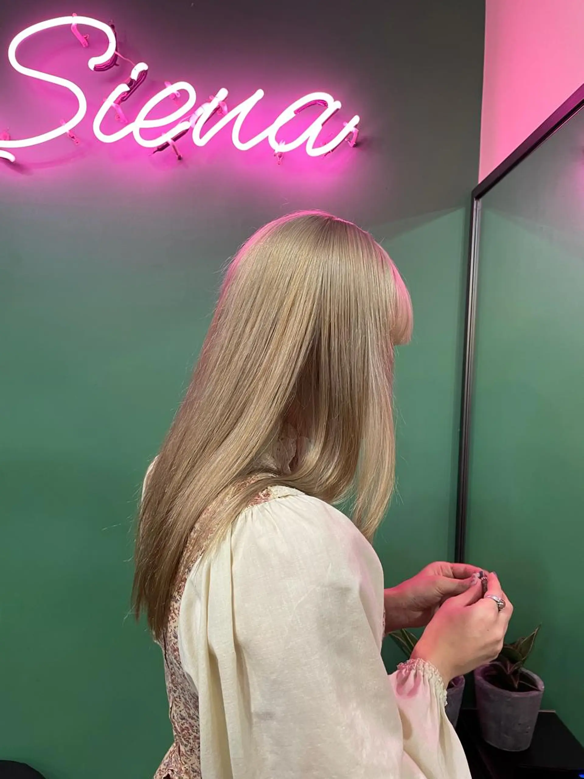 ミディアム カラー 極上の艶髪 RINAのヘアスタイル