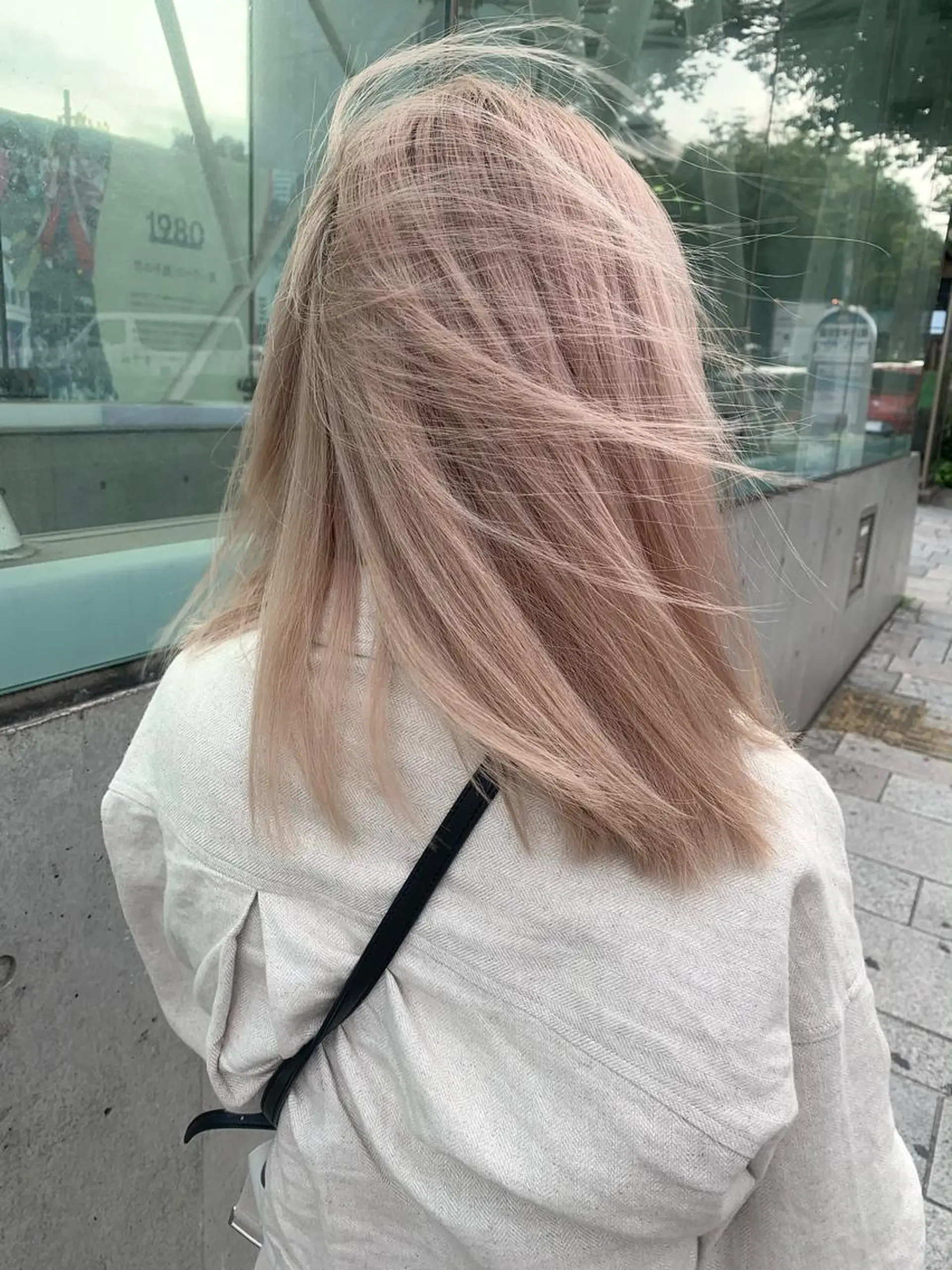 ミディアム カラー ヘアアレンジ ベージュカラー グラデーションカラー ハイライトカラー くせ毛 外国人風カラー 阿部 圭悟のヘアスタイル