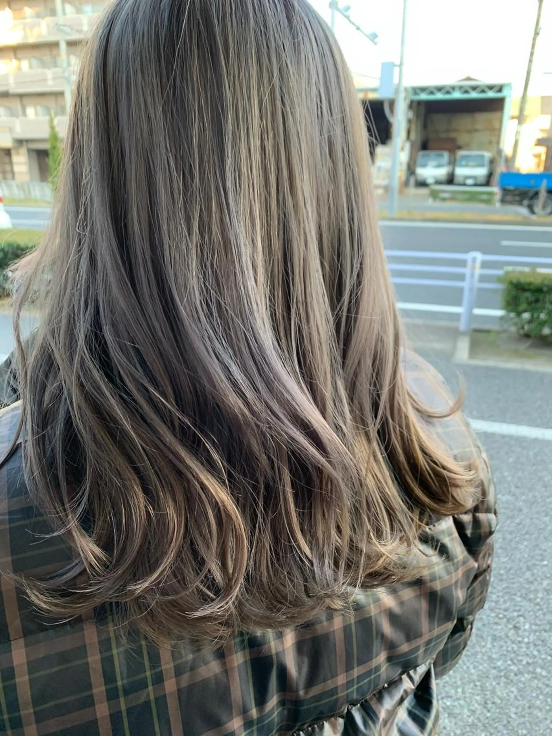 ロング カラー エドルカラー グレージュ 浅岡 みちるのヘアスタイル