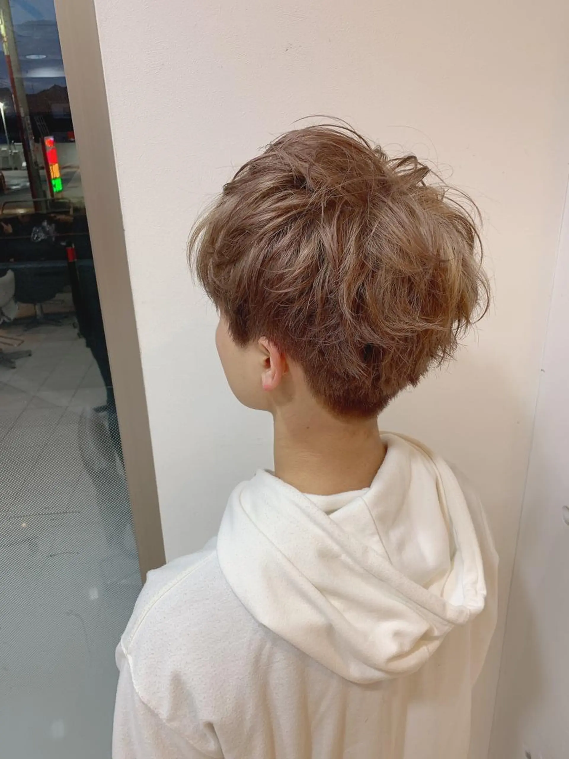 ショート カラー パーマ メンズ 白髪ぼかしハイライト 柳川拓哉のヘアスタイル