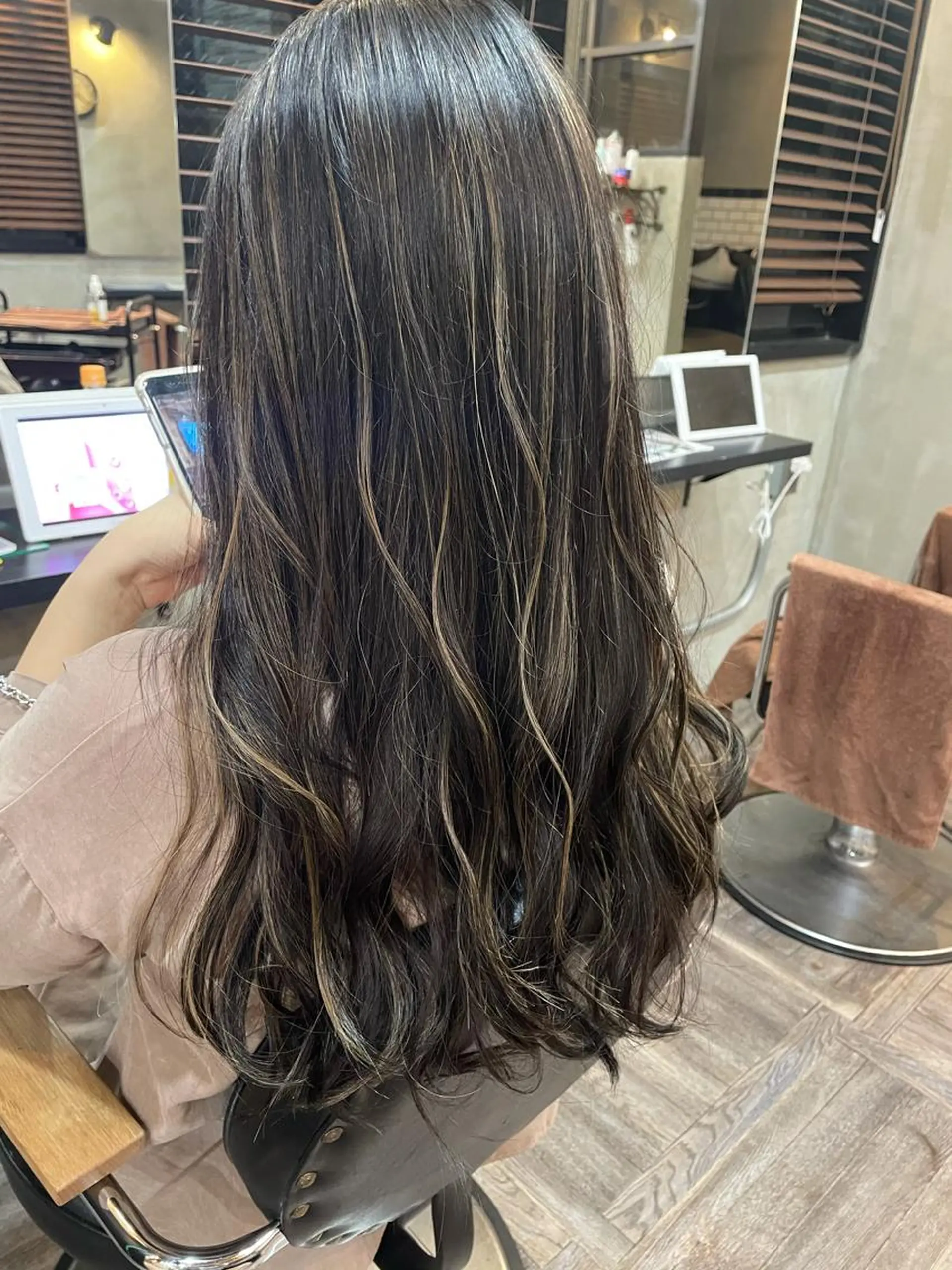 ロング カラー ハイライトカラー ハイライト ヘアカラー トリートメント La fith 店長 城谷颯人のヘアスタイル