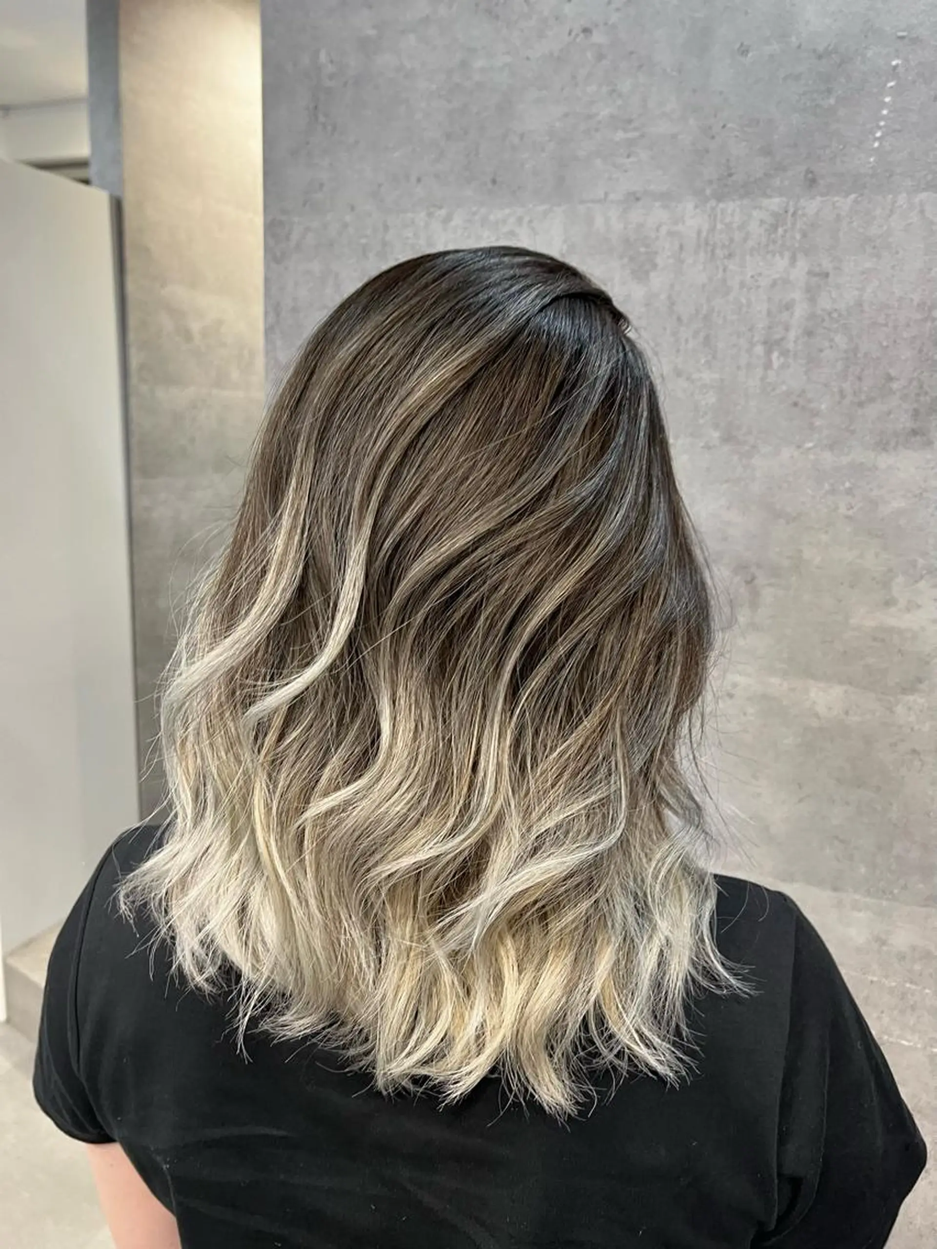 ミディアム レイヤーカット 難波/ハイトーン 🦋AOI🦋のヘアスタイル