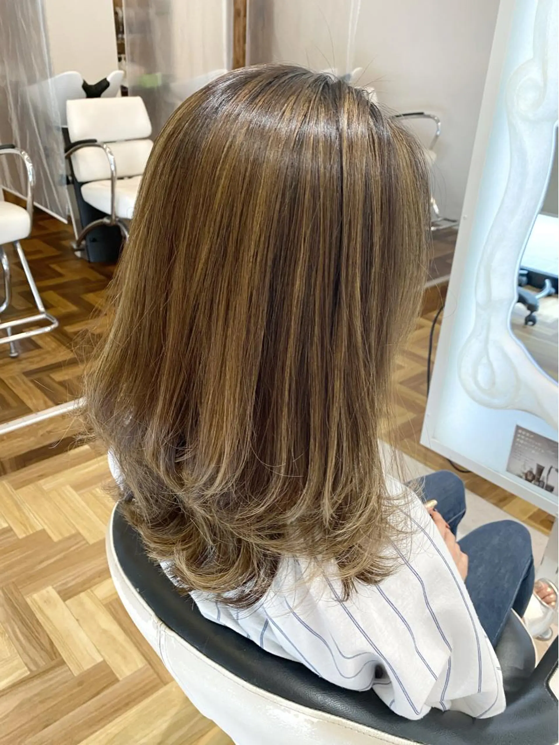 ミディアム ハイライト 高木 麻知子のヘアスタイル