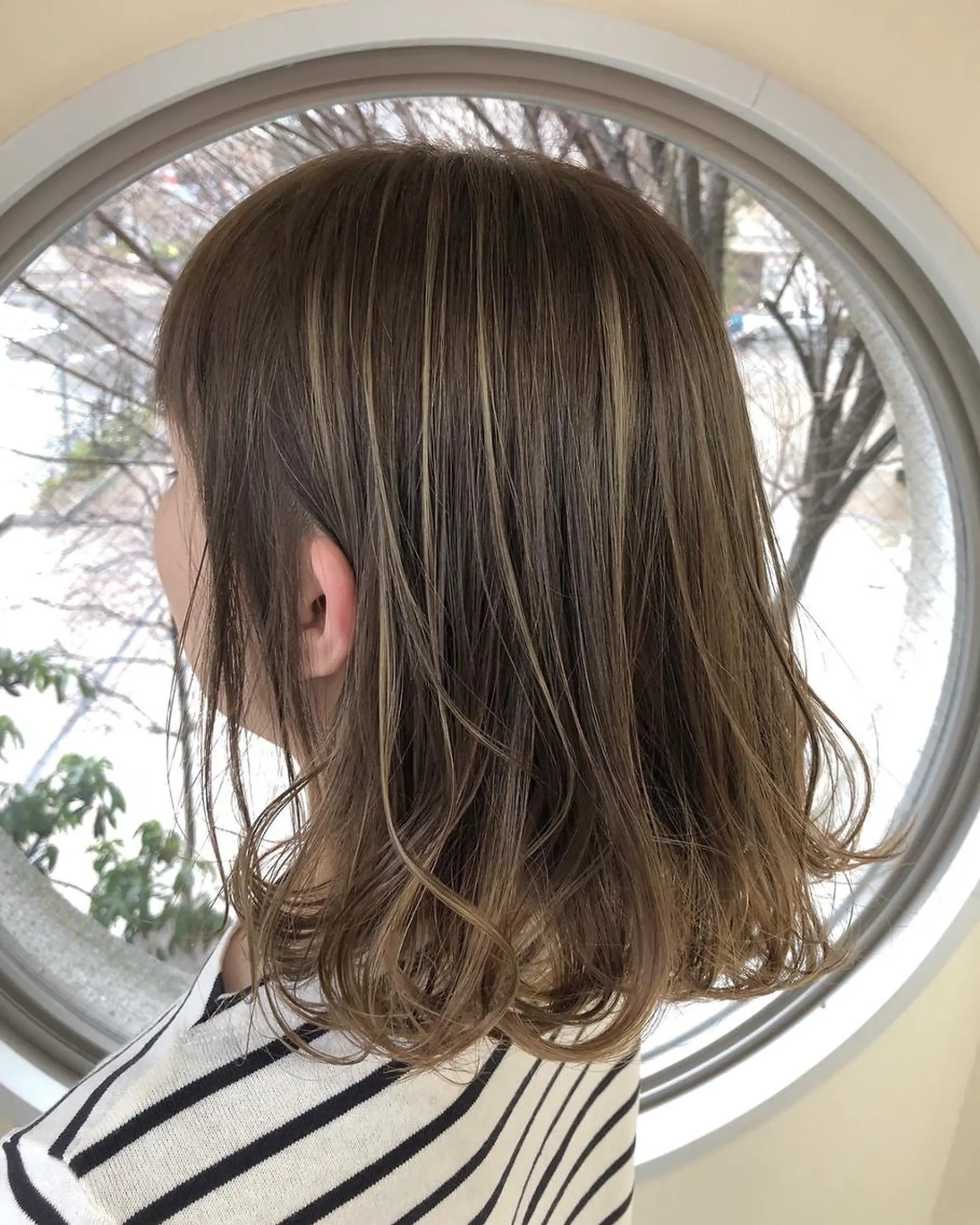ミディアム カラー パーマ 上霜 菜月のヘアスタイル