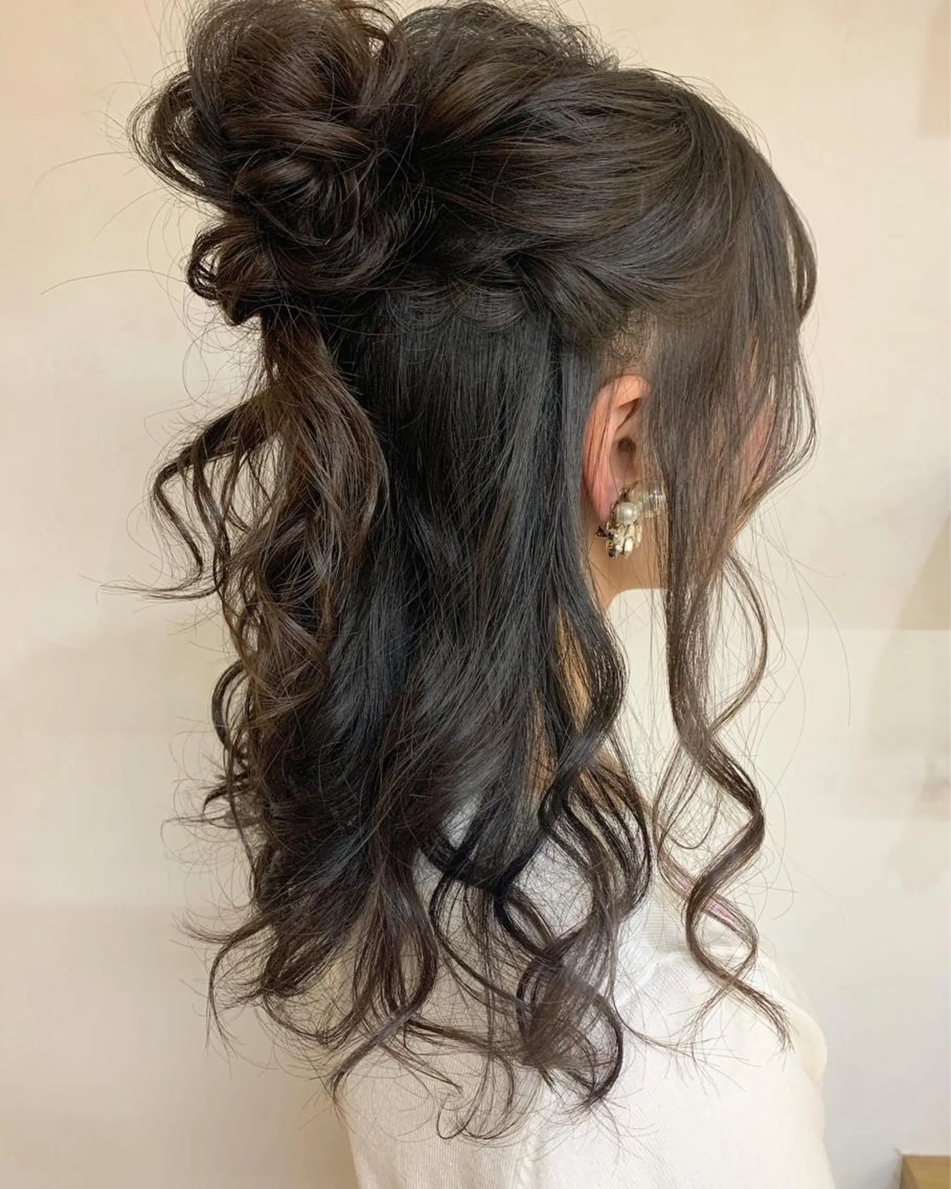 セミロング お団子ヘア クニモトハルナ ボブ/柔らかカラーのヘアスタイル