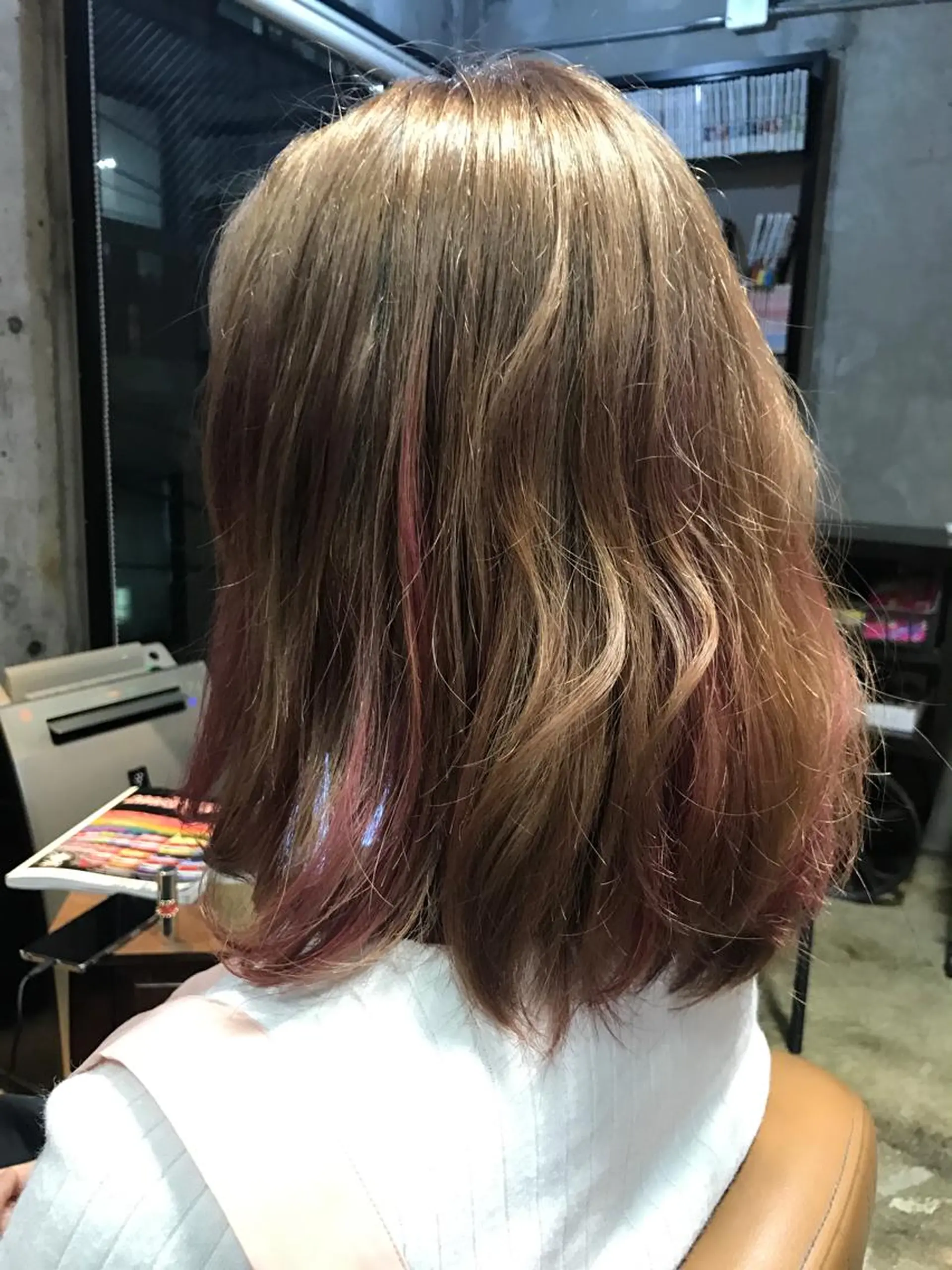 ミディアム カラー パーマ ヘアアレンジ メンズ キッズ ネイル マツエク・マツパ ベージュカラー ダブルカラー ピンクカラー カラーマツエク ピンク サロンドミルク 原宿のヘアスタイル