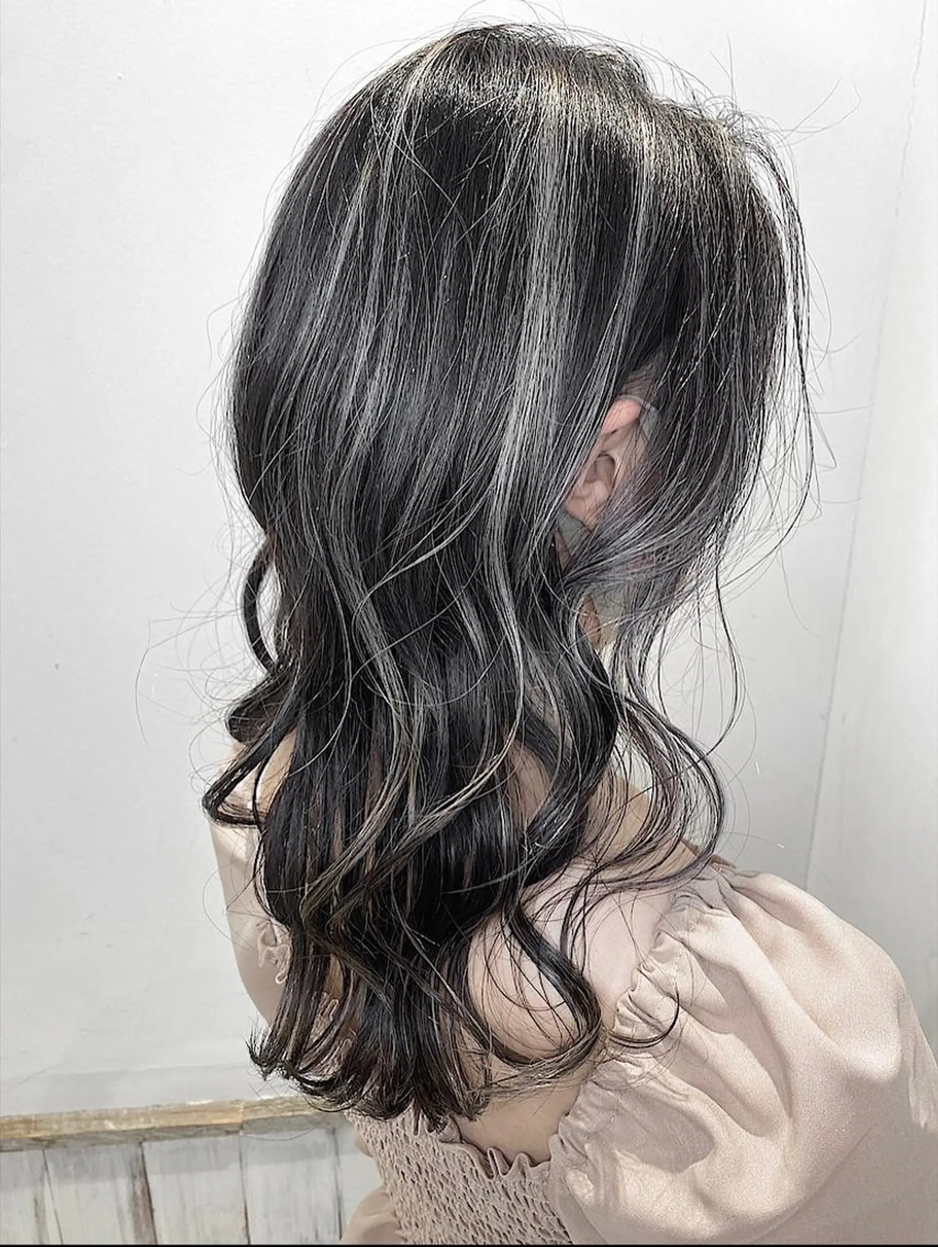 セミロング カラー ブリーチ koheiのヘアスタイル