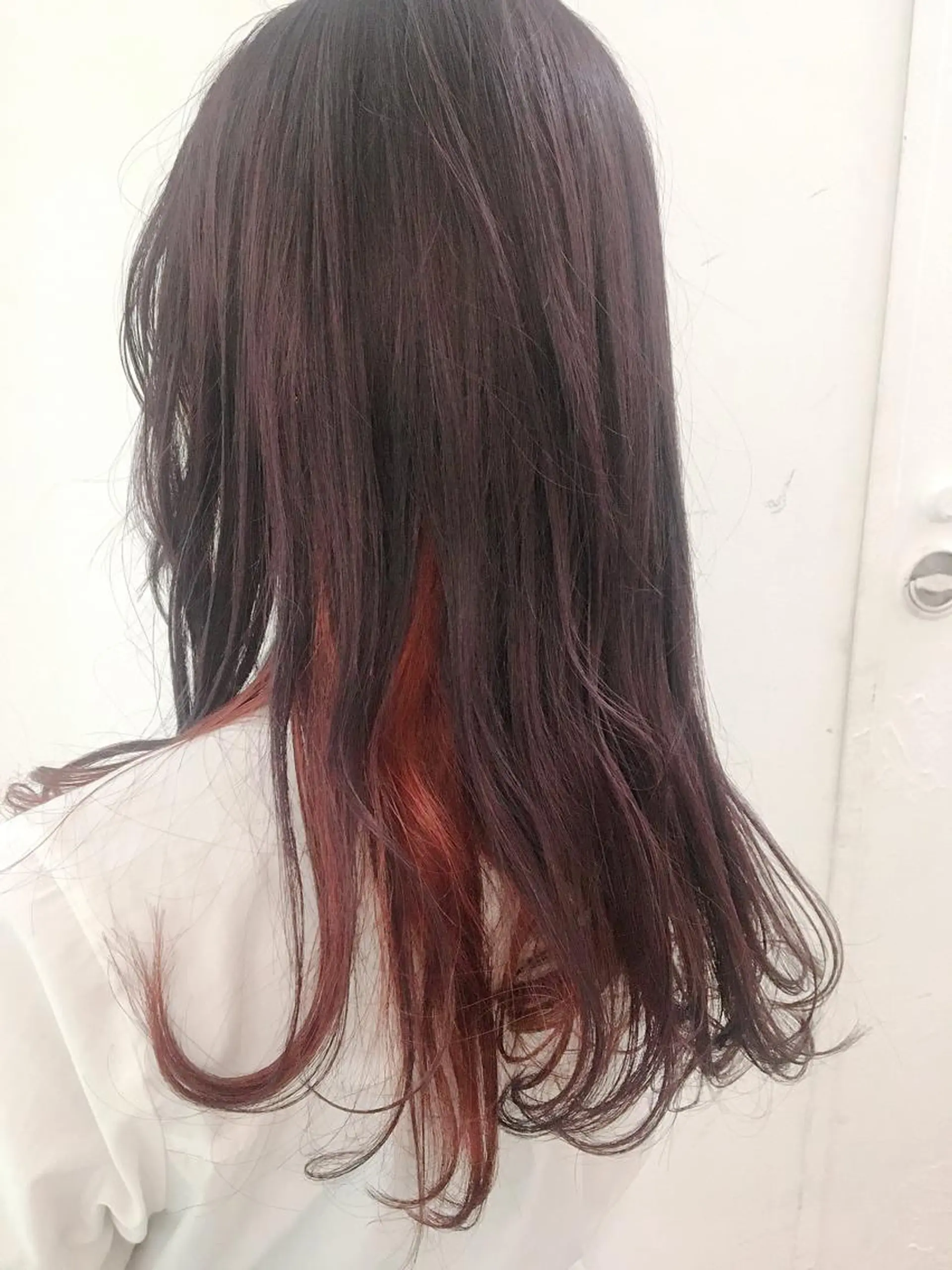 カラー インナーカラー ピンクカラー レッドカラー 💜ショート💜 ウルフ、ボブ二色亜美のヘアスタイル